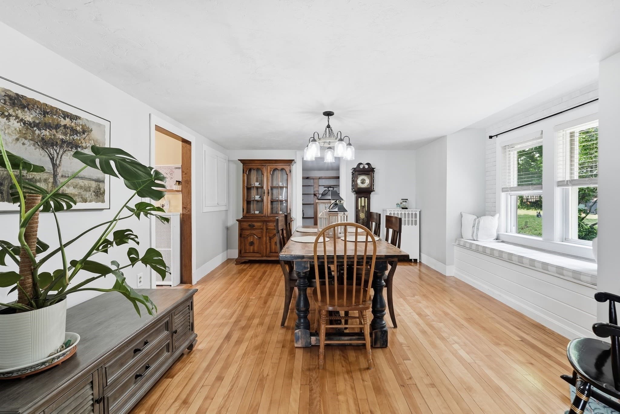 Single Family Residence at 31 Wildrose Ave, Worcester MA 01602, Worcester, photo 5 of 42