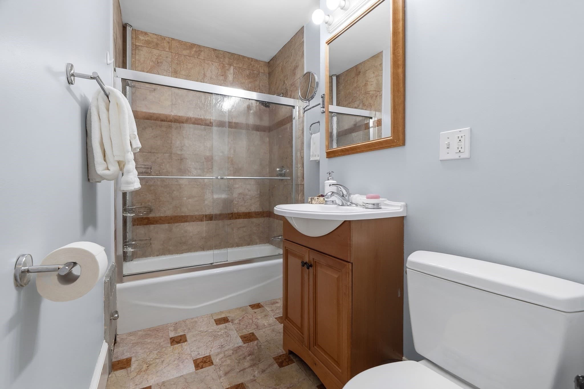 Condominium at 73 Highland St # 4, Waltham MA 02453, Waltham, photo 13 of 21