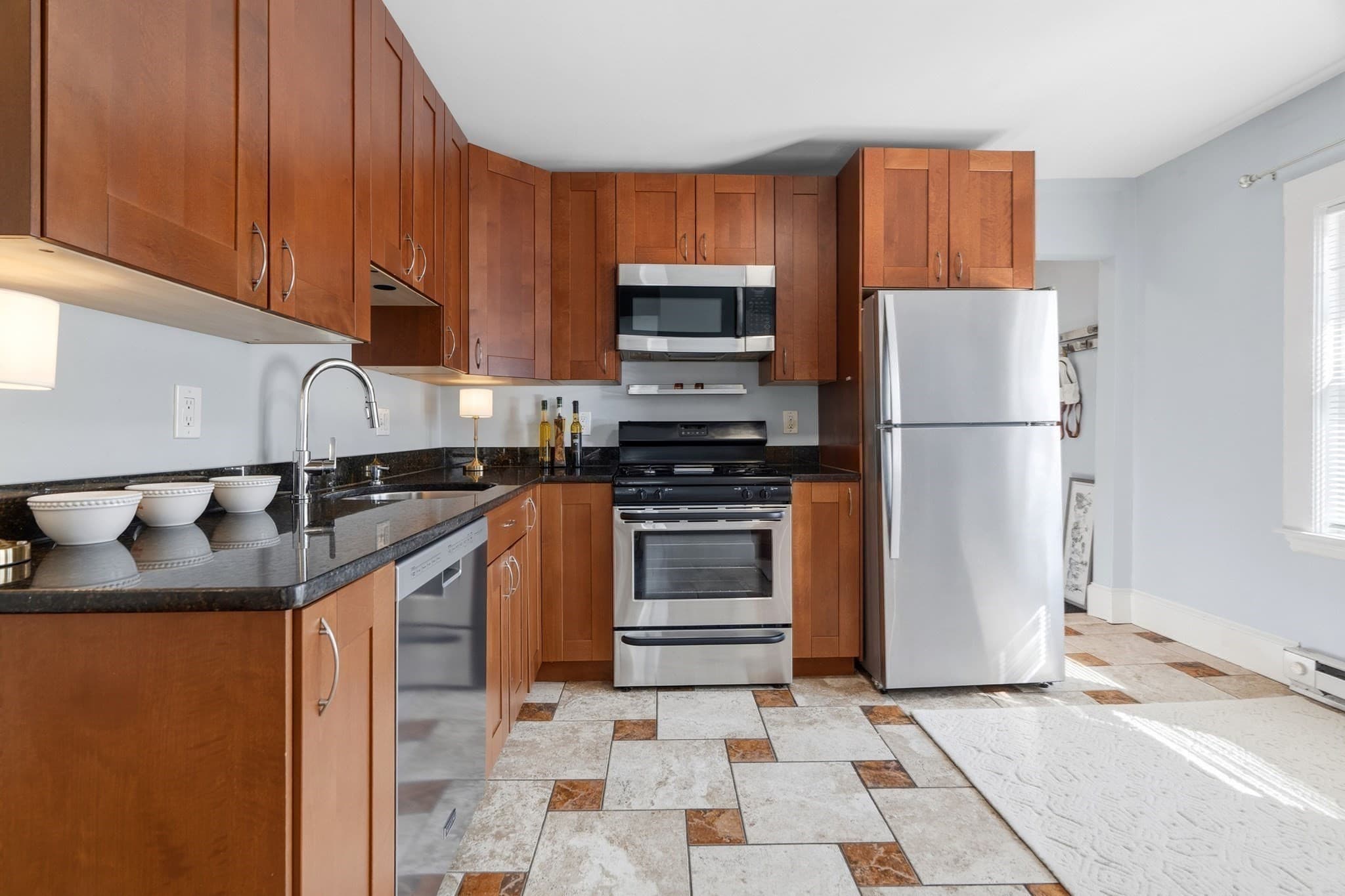 Condominium at 73 Highland St # 4, Waltham MA 02453, Waltham, photo 8 of 21