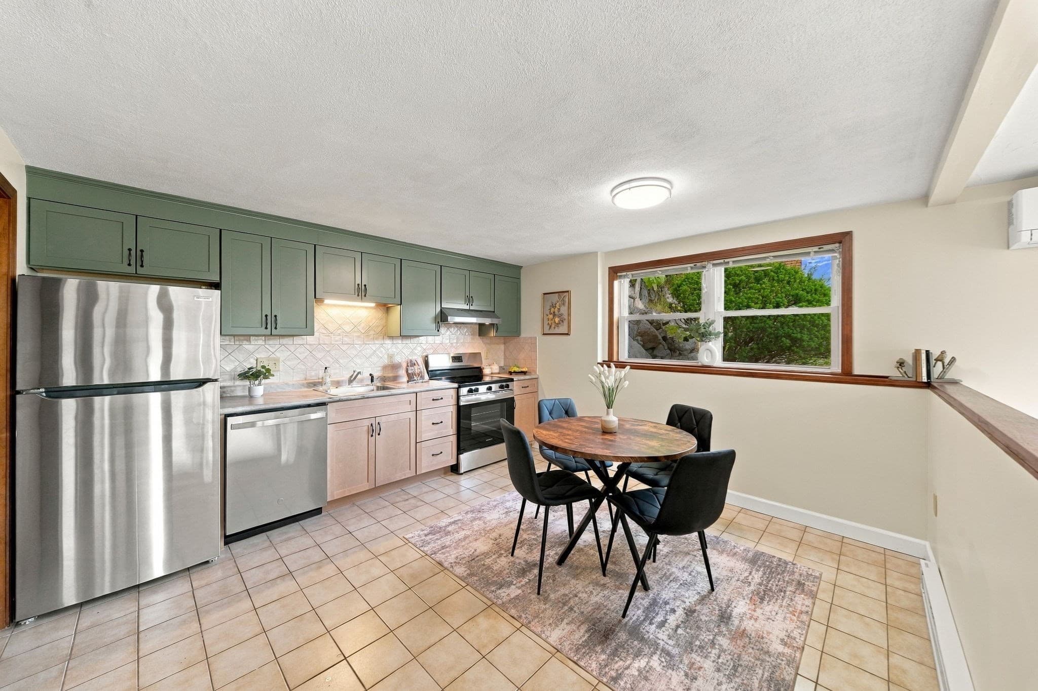 Condominium at 39 Mountain St # 39, Woburn MA 01801, Woburn, photo 9 of 37