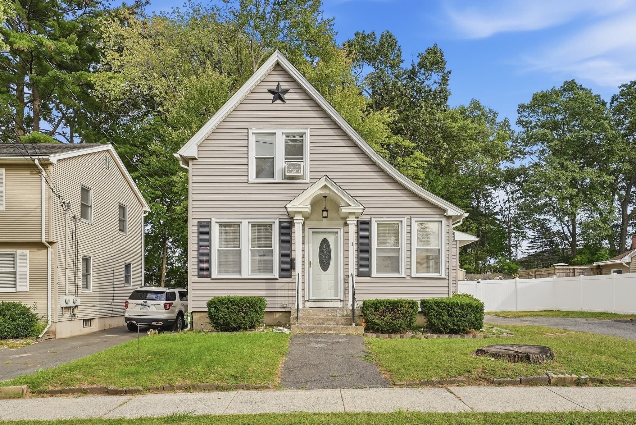 11 Garrity St, Chicopee MA 01020