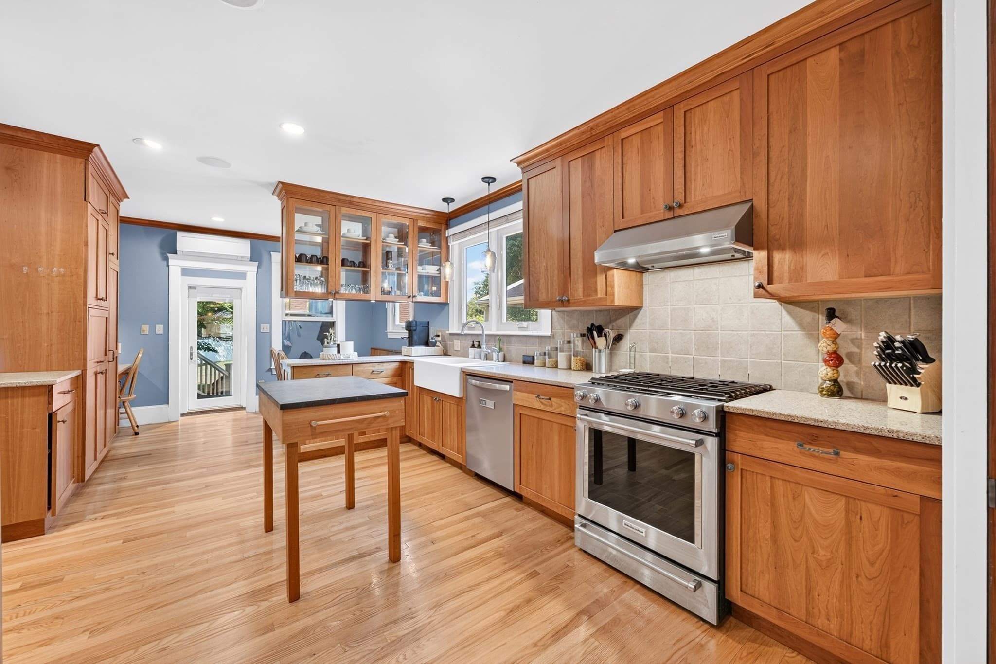 Single Family Residence at 33 Union St, North Andover MA 01845, North Andover, photo 7 of 39