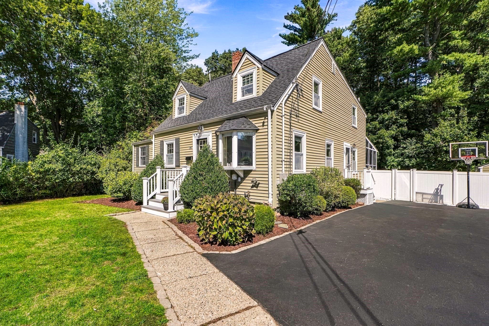 Single Family Residence at 34 Audrea Rd, Framingham MA 01701, Framingham, photo 2 of 40
