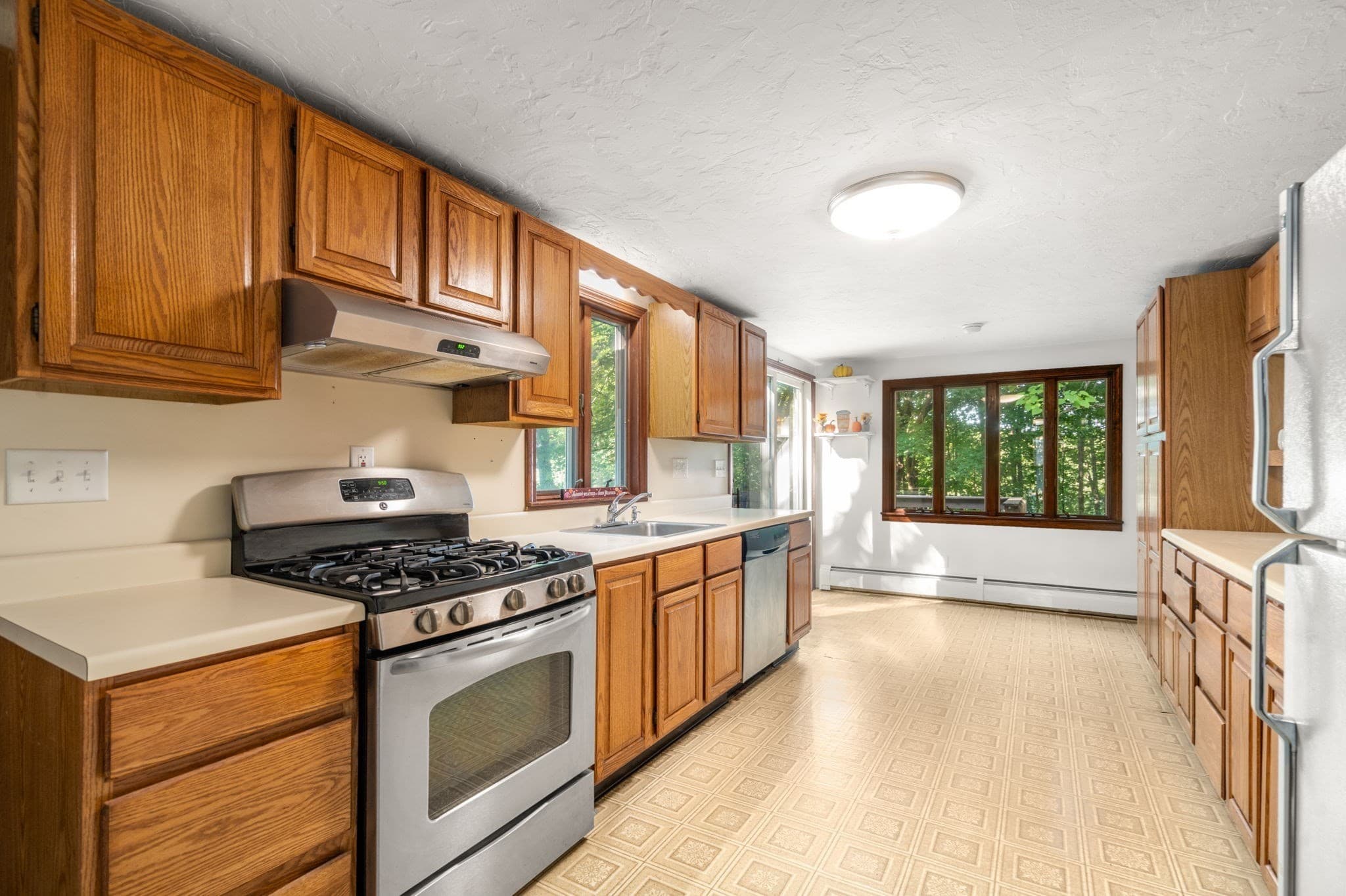 Single Family Residence at 32 Elm Street, Hudson MA 01749, Hudson, photo 5 of 42