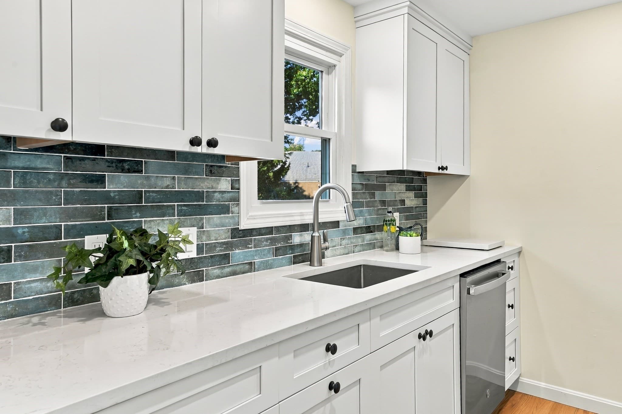 Condominium at 15 Northwoods Cir # 15, Woburn MA 01801, Woburn, photo 13 of 42