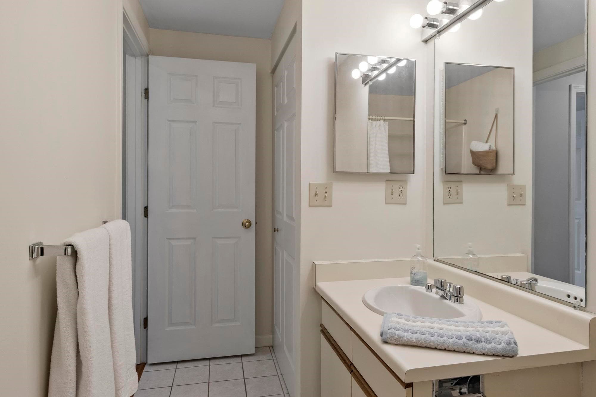 Condominium at 148 Main St # B534, North Andover MA 01845, North Andover, photo 27 of 41