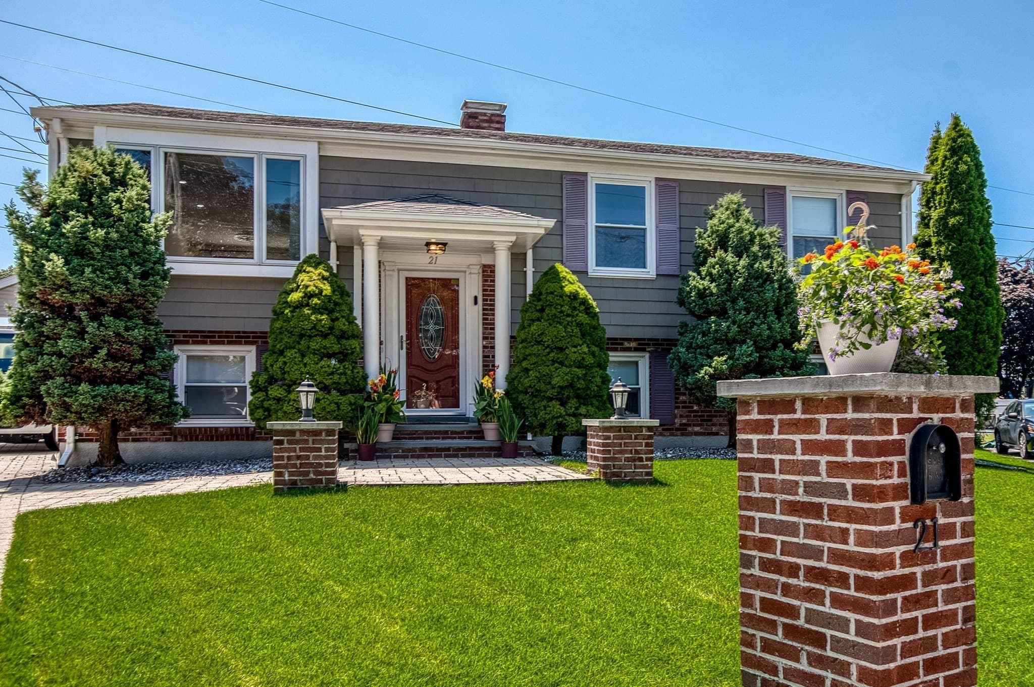 Single Family Residence at 21 Cardosi Ct, Pawtucket RI 02861, Pawtucket, photo 2 of 42