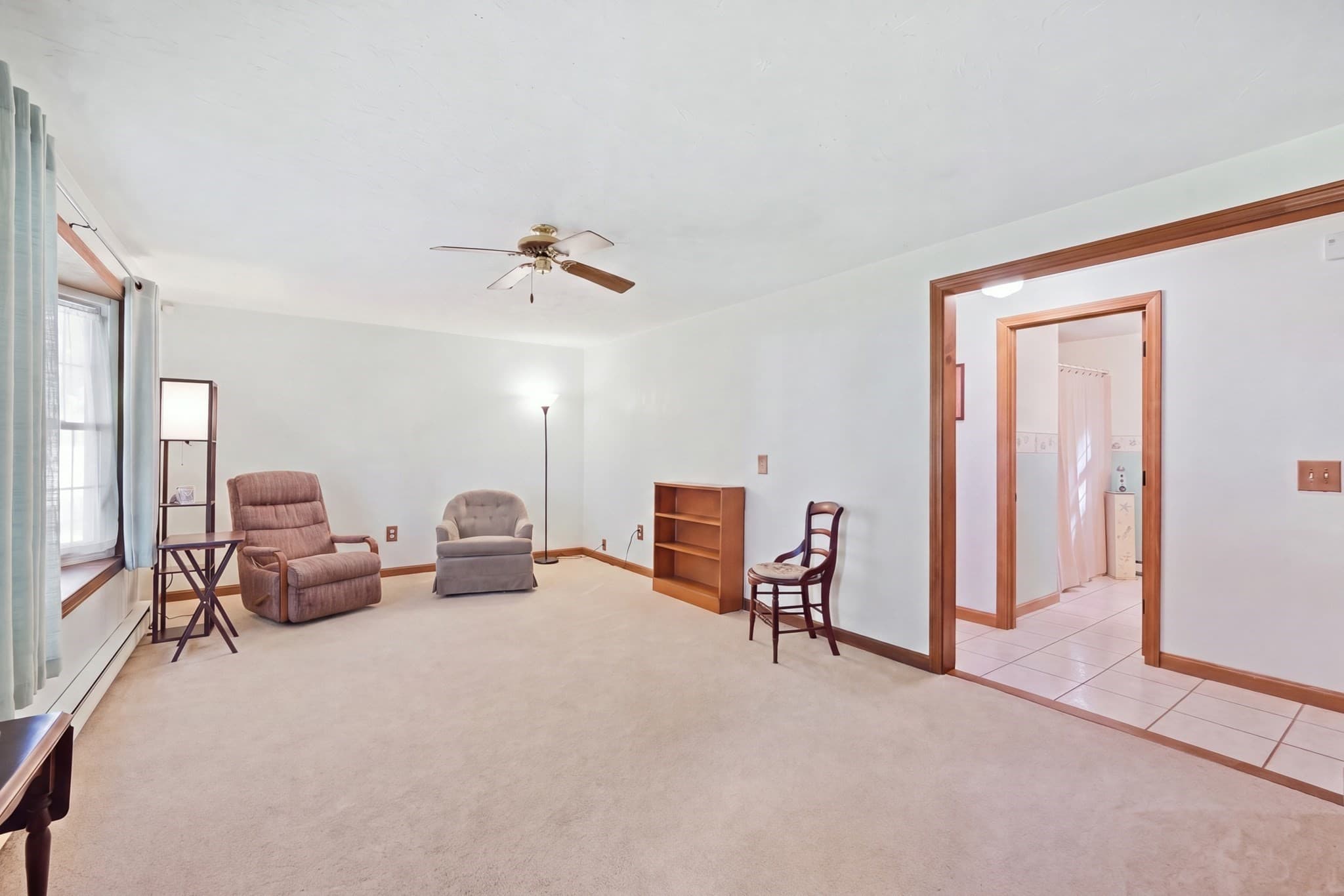 Single Family Residence at 8 Glenmere Rd, Charlton MA 01507, Charlton, photo 6 of 29