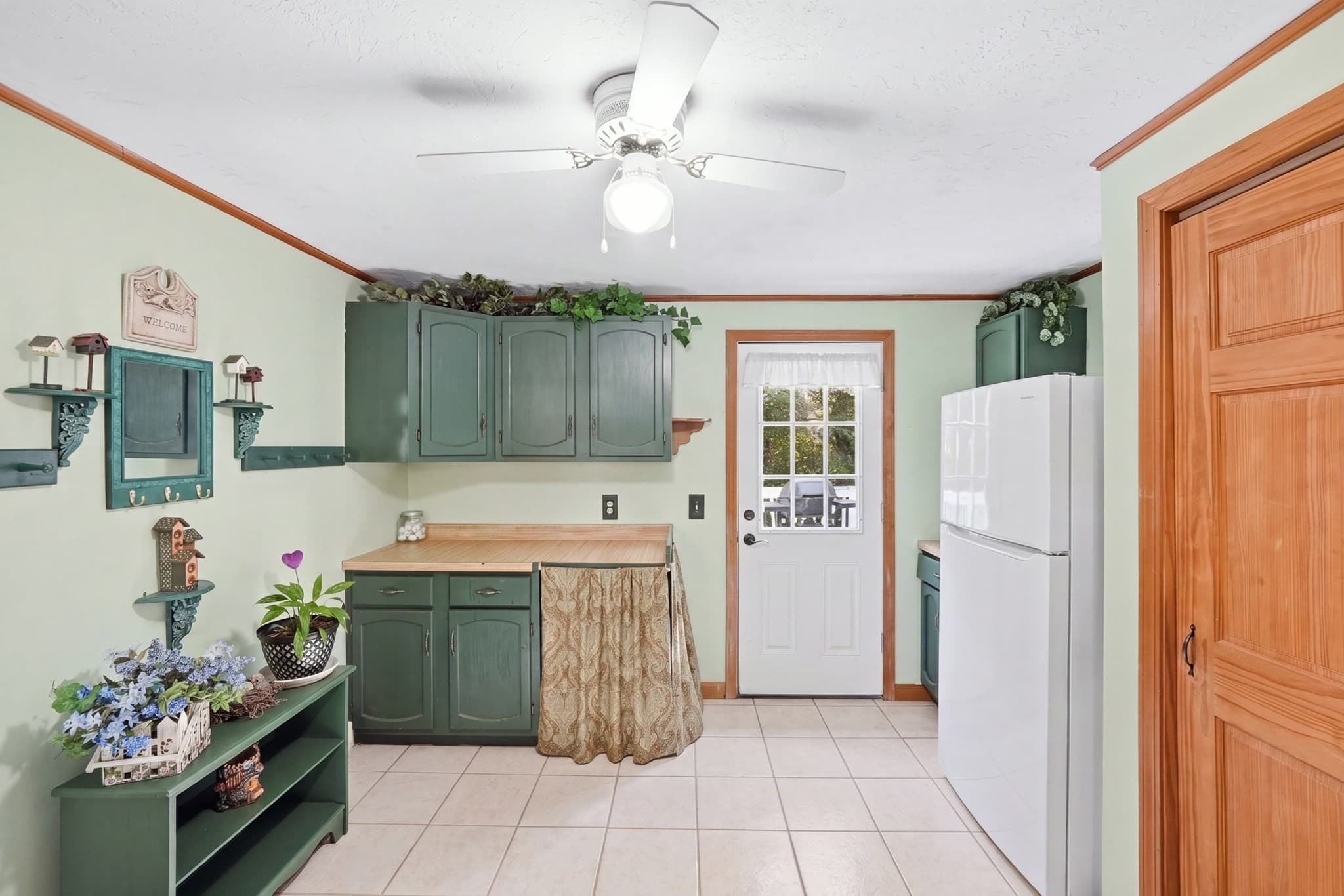 Single Family Residence at 8 Glenmere Rd, Charlton MA 01507, Charlton, photo 13 of 29