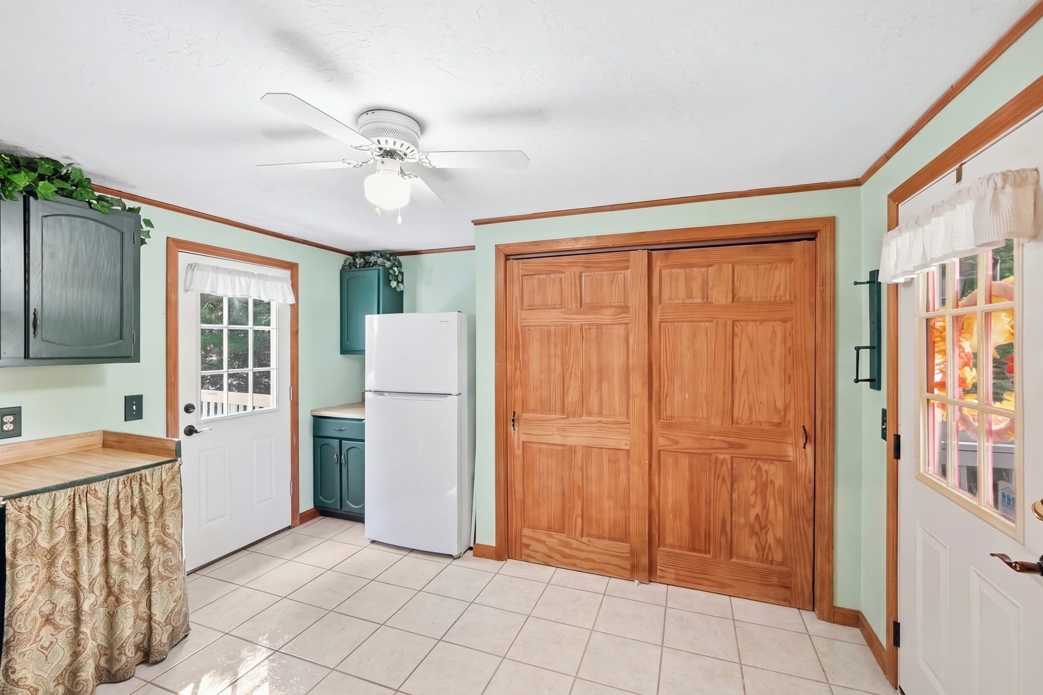 Single Family Residence at 8 Glenmere Rd, Charlton MA 01507, Charlton, photo 17 of 29
