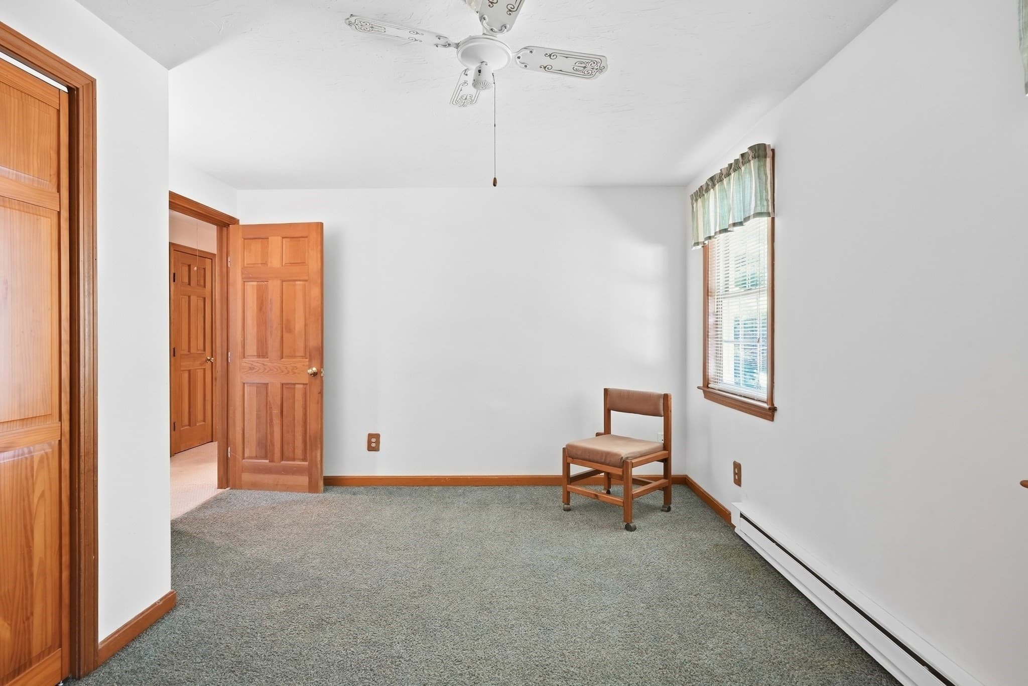 Single Family Residence at 8 Glenmere Rd, Charlton MA 01507, Charlton, photo 12 of 29