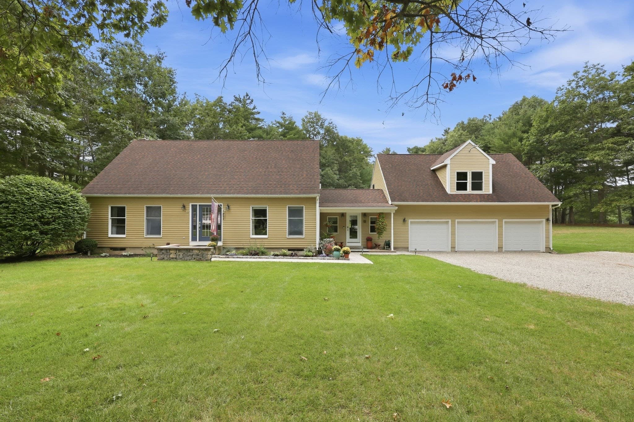 6 Brittany Dr, Palmer MA 01069