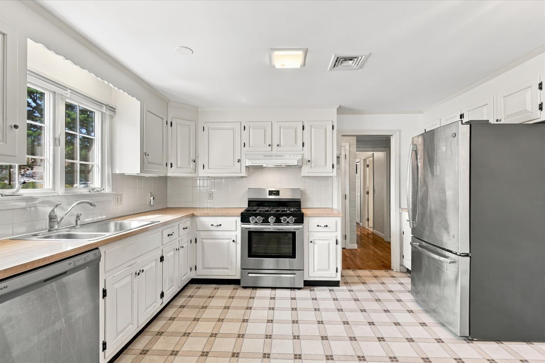 Single Family Residence at 109 Greenland Cir, Dennis MA 02660, Dennis, photo 10 of 37
