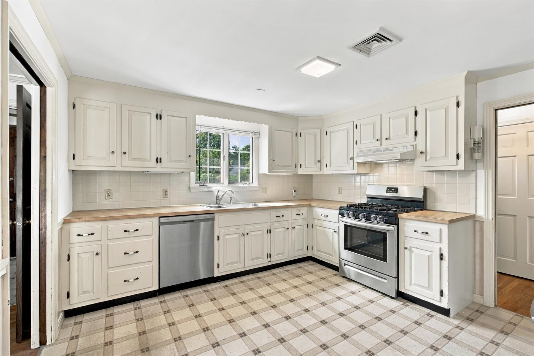 Single Family Residence at 109 Greenland Cir, Dennis MA 02660, Dennis, photo 11 of 37