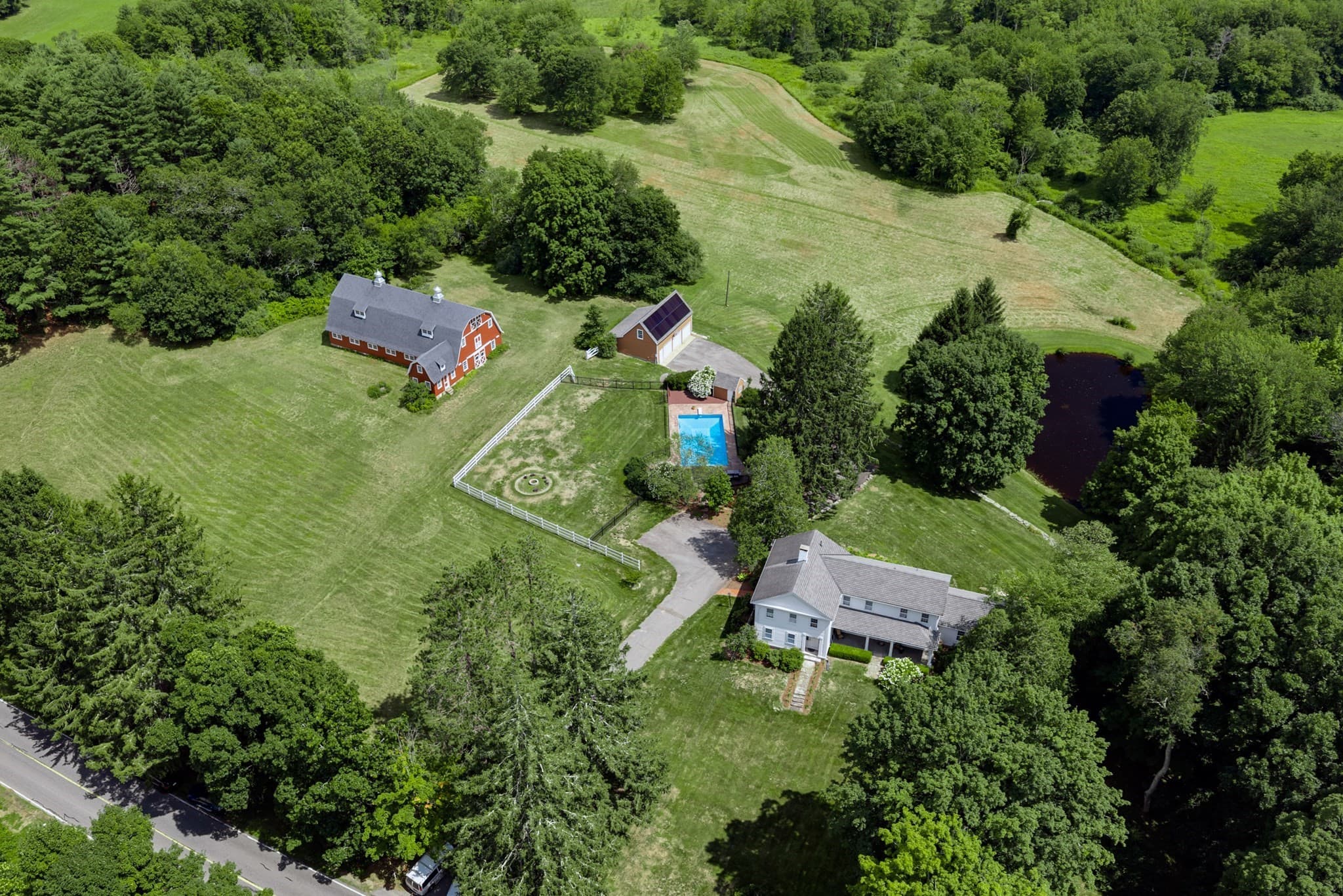304 Warren Rd, Brimfield MA 01010
