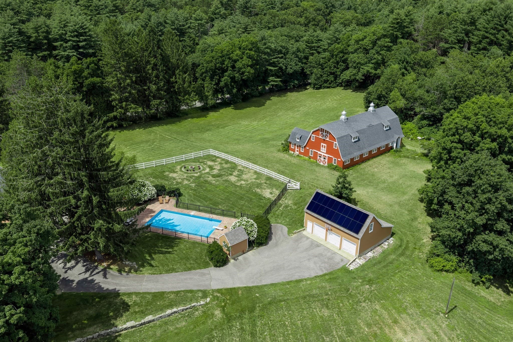 Single Family Residence at 304 Warren Rd, Brimfield MA 01010, photo 5 of 42