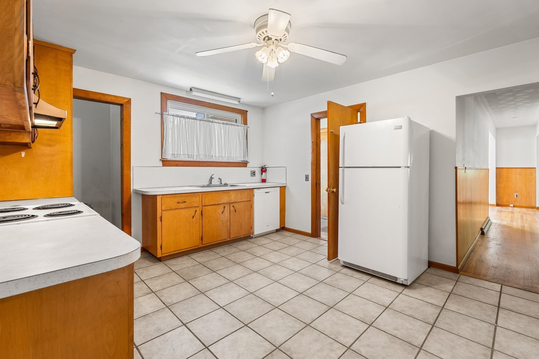 2 Family - 2 Units Up/Down at 131 Altamont Ave, Melrose MA 02176, Melrose, photo 6 of 33