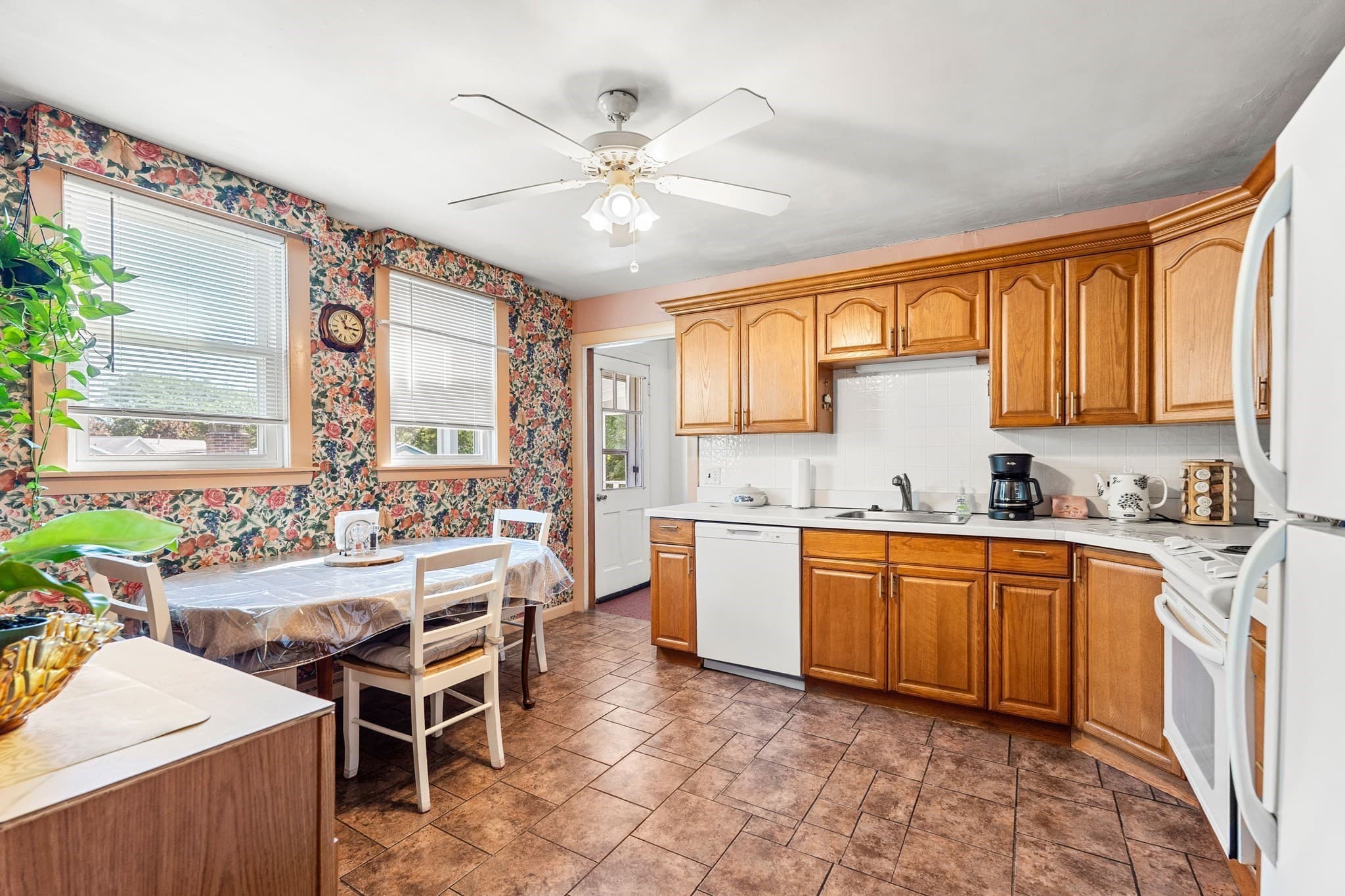 2 Family - 2 Units Up/Down at 131 Altamont Ave, Melrose MA 02176, Melrose, photo 13 of 33