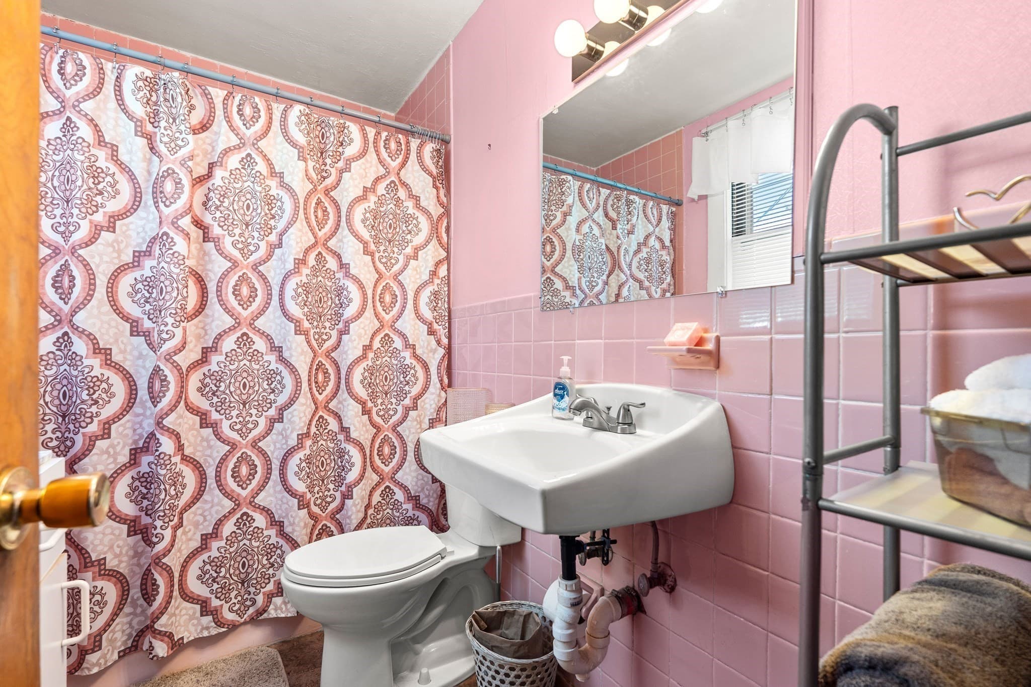2 Family - 2 Units Up/Down at 131 Altamont Ave, Melrose MA 02176, Melrose, photo 16 of 33
