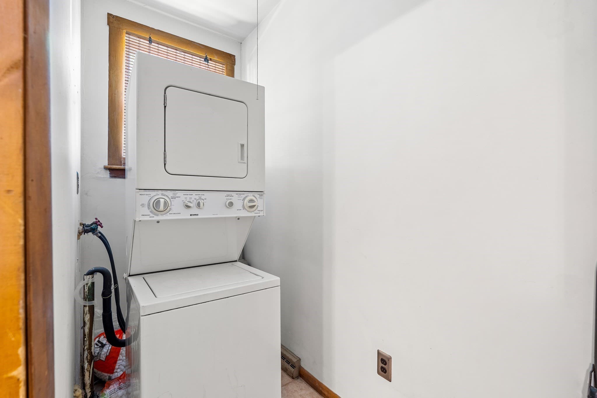 2 Family - 2 Units Up/Down at 131 Altamont Ave, Melrose MA 02176, Melrose, photo 12 of 33
