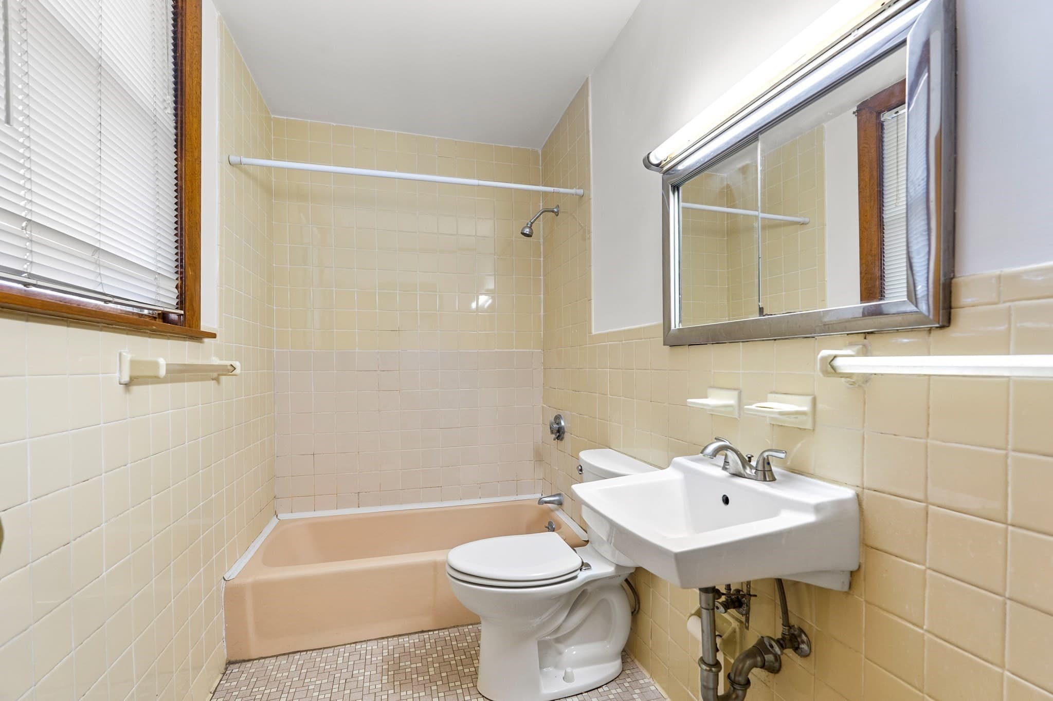2 Family - 2 Units Up/Down at 131 Altamont Ave, Melrose MA 02176, Melrose, photo 9 of 33