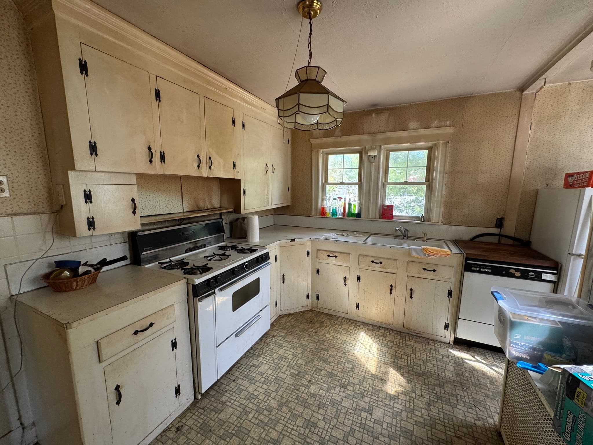 Single Family Residence at 45 Robinswood Rd, Weymouth MA 02190, Weymouth, photo 8 of 12