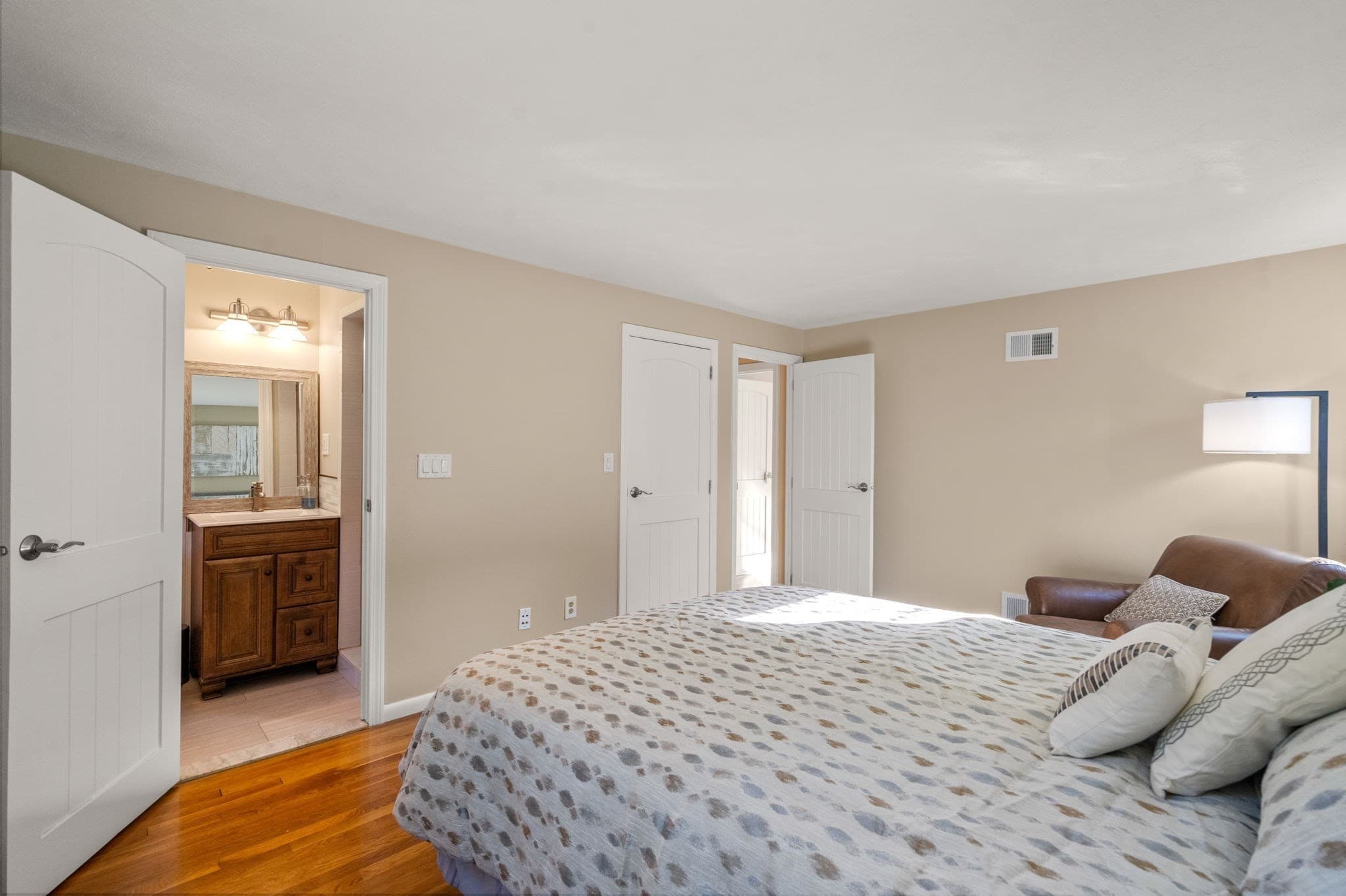 Single Family Residence at 16 Bacon Rd, Framingham MA 01701, Framingham, photo 16 of 35