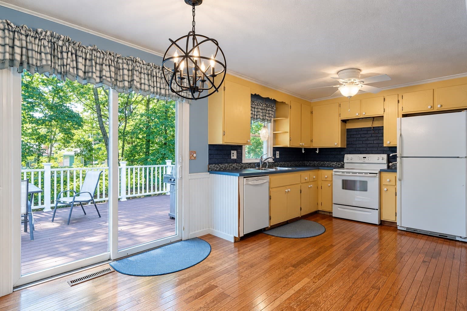 Single Family Residence at 5 Glenwood Cir, Attleboro MA 02703, Attleboro, photo 6 of 36