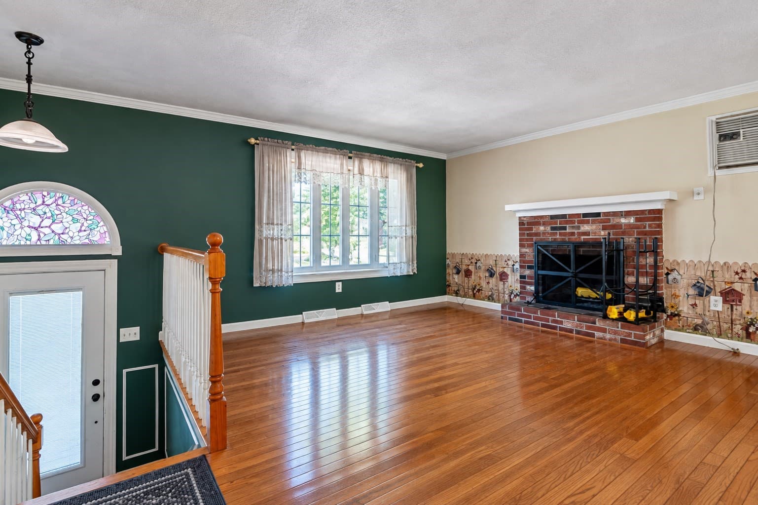 Single Family Residence at 5 Glenwood Cir, Attleboro MA 02703, Attleboro, photo 7 of 36