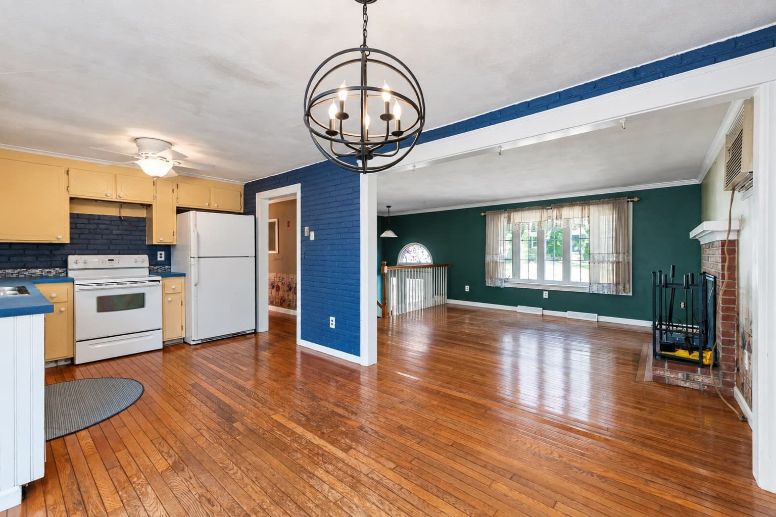 Single Family Residence at 5 Glenwood Cir, Attleboro MA 02703, Attleboro, photo 5 of 36