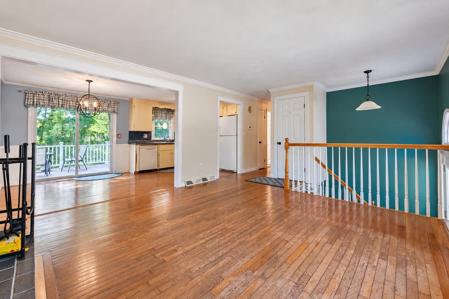 Single Family Residence at 5 Glenwood Cir, Attleboro MA 02703, Attleboro, photo 8 of 36