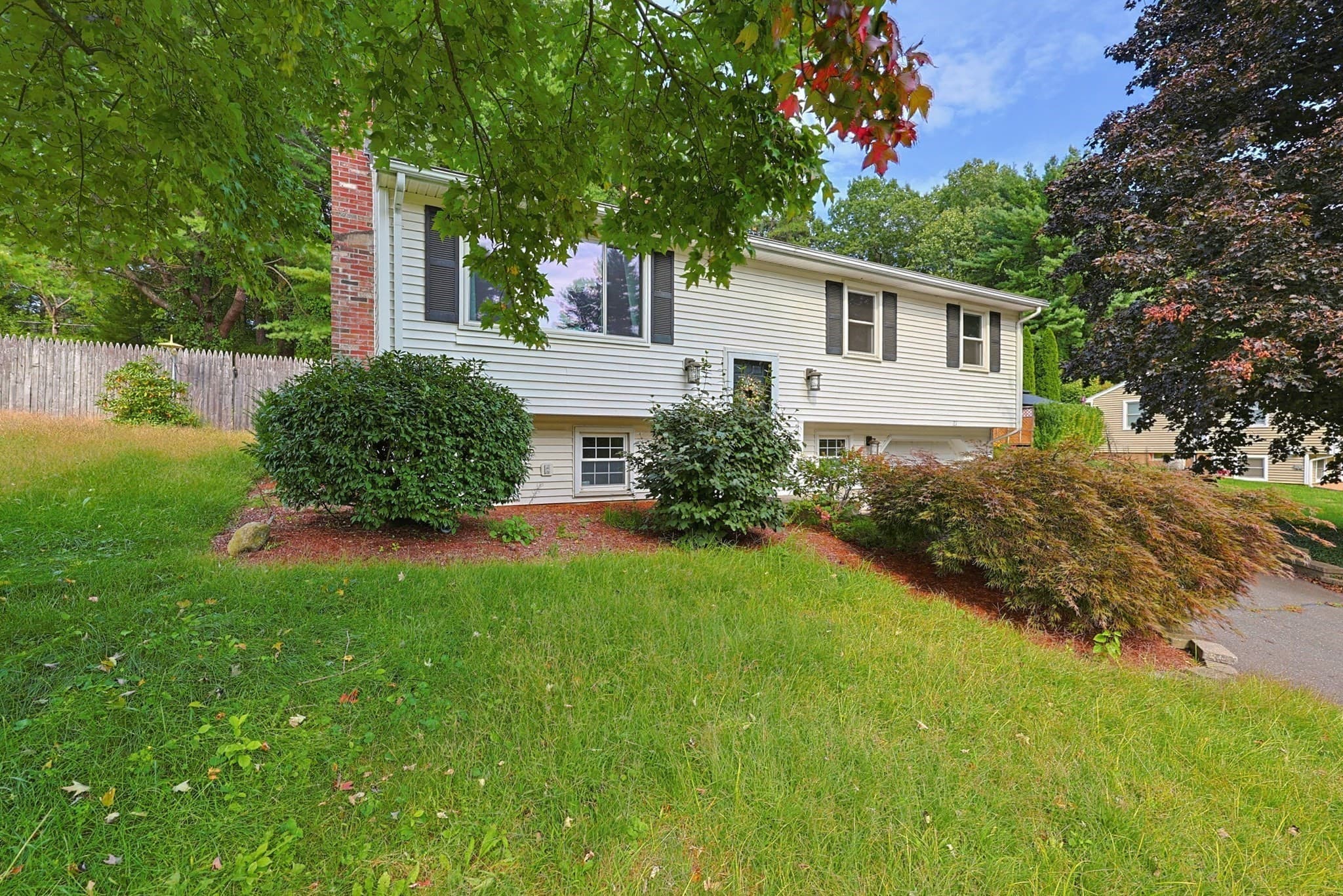 27 Country Club Dr, Westfield MA 01085