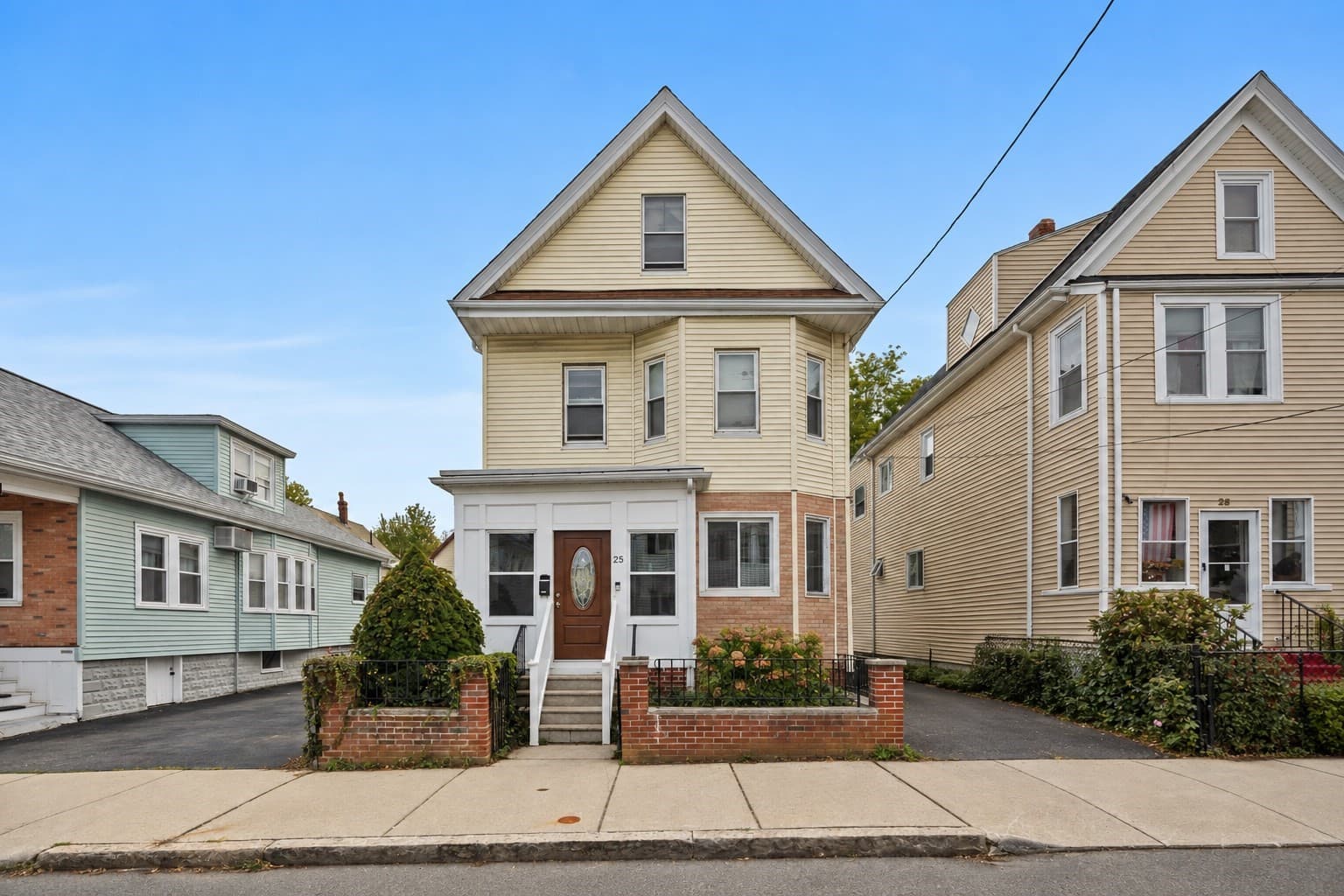 Single Family Residence at 25 Rock Valley Ave, Everett MA 02149, Everett, photo 2 of 24