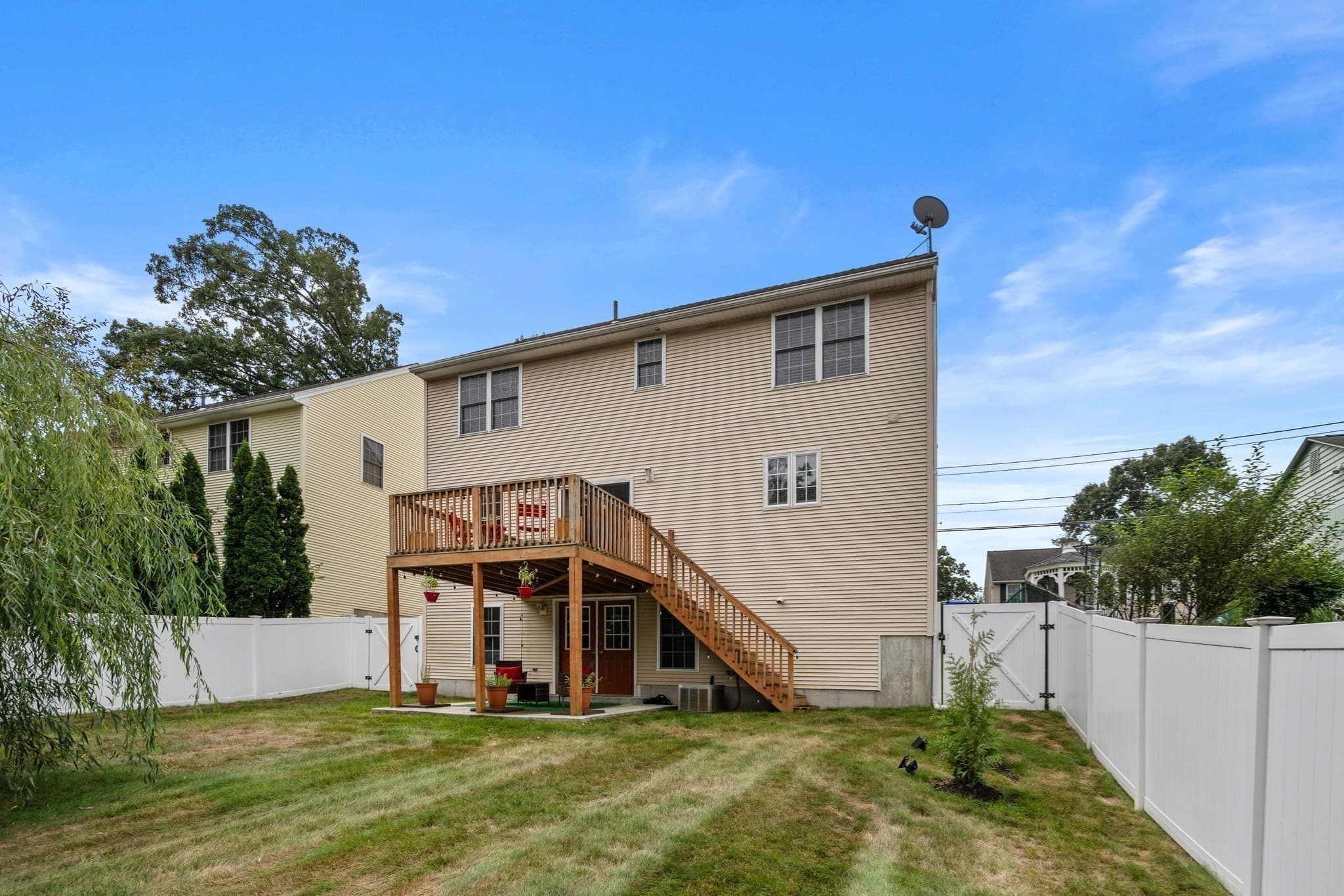 Single Family Residence at 109 Appleton St, Springfield MA 01108, Springfield, photo 34 of 41