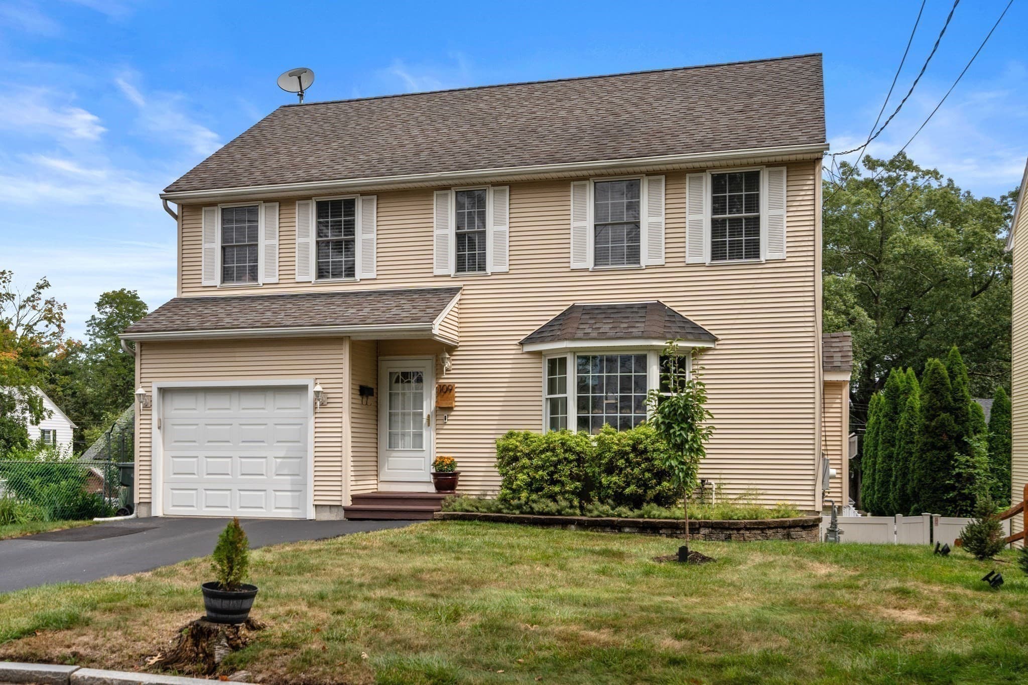 Single Family Residence at 109 Appleton St, Springfield MA 01108, Springfield, photo 37 of 41
