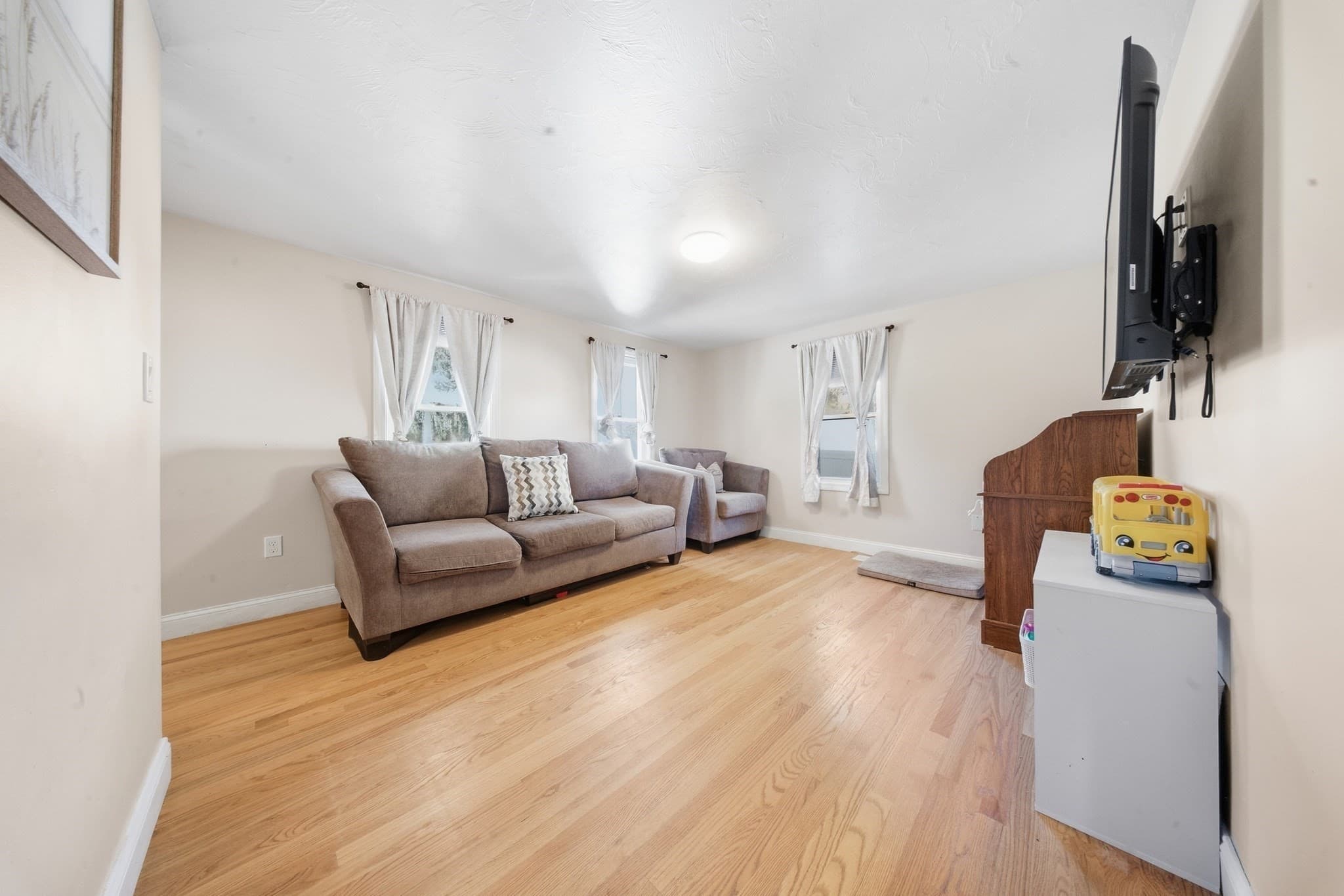 Single Family Residence at 128 Howe St, Marlborough MA 01752, Marlborough, photo 12 of 41