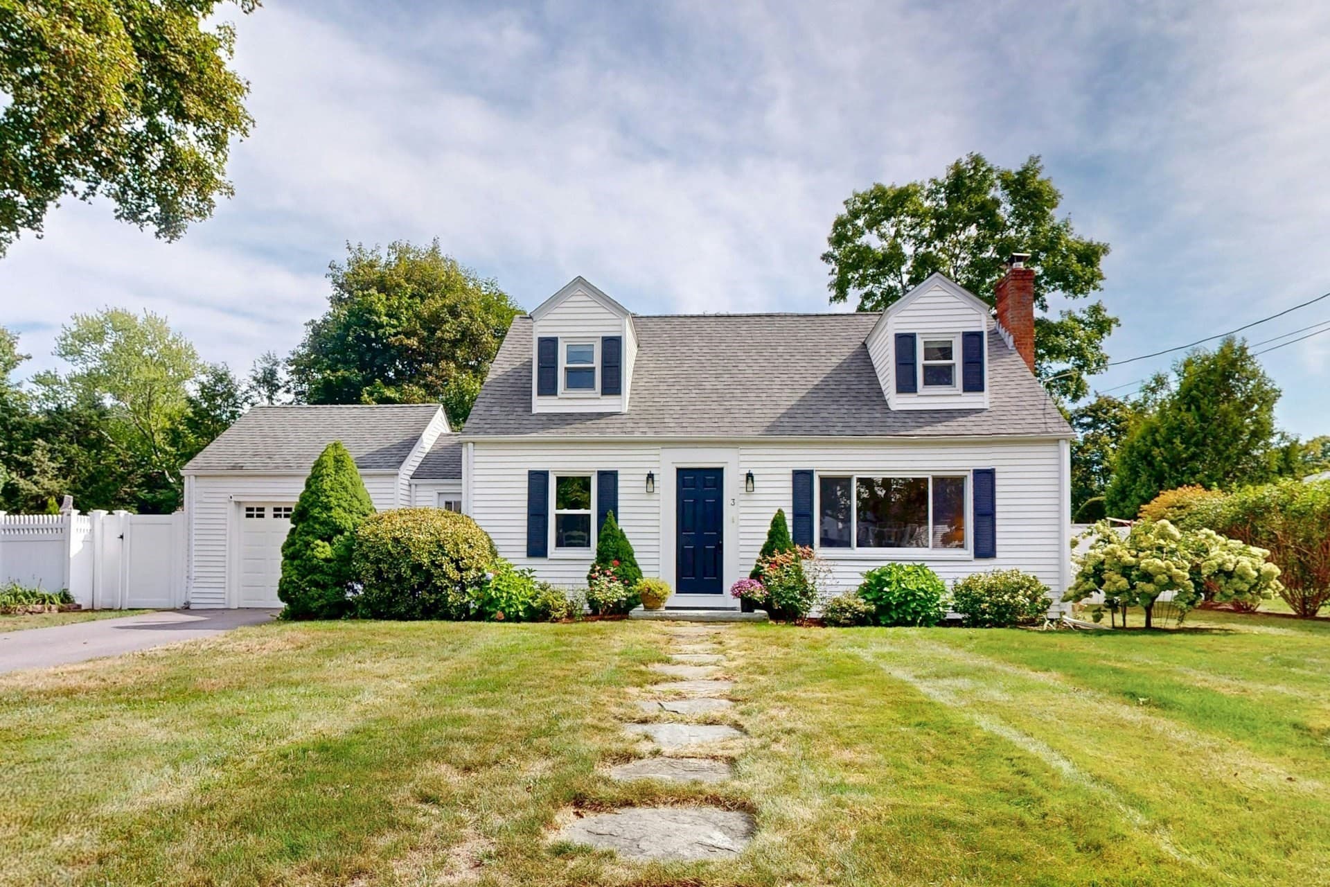 Single Family Residence at 3 Remsen Ave, Medfield MA 02052, Medfield, photo 2 of 34