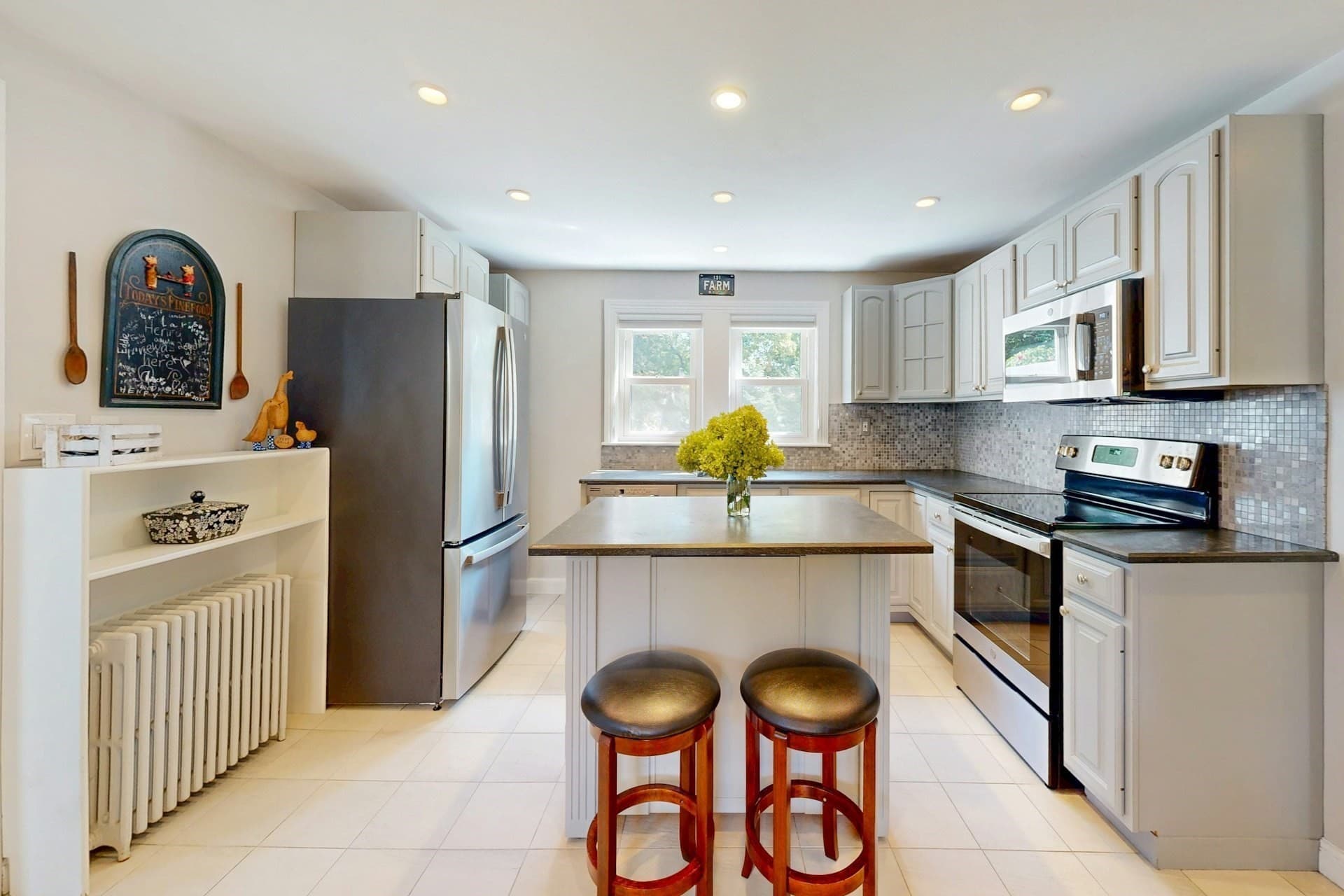Single Family Residence at 3 Remsen Ave, Medfield MA 02052, Medfield, photo 3 of 34