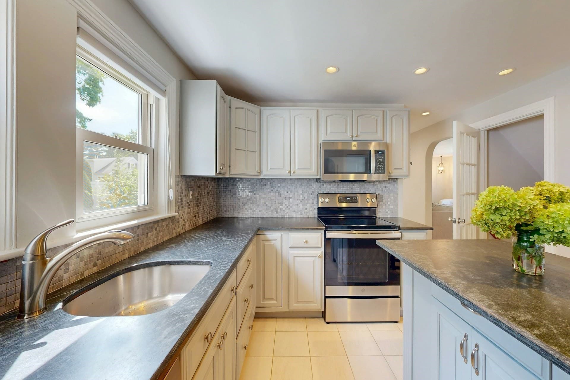 Single Family Residence at 3 Remsen Ave, Medfield MA 02052, Medfield, photo 4 of 34