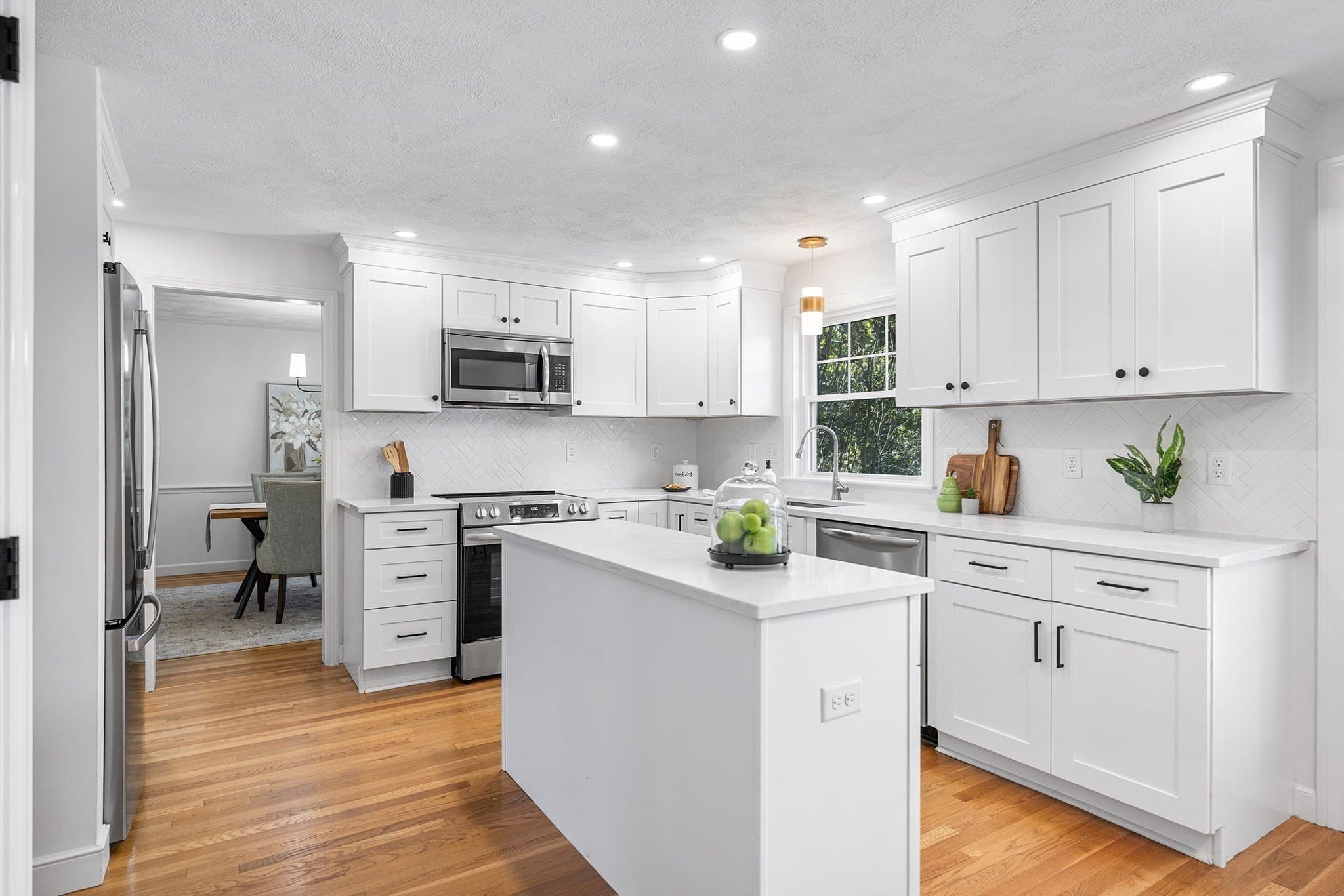 Single Family Residence at 8 Lantern Ln, Shrewsbury MA 01545, Shrewsbury, photo 2 of 37