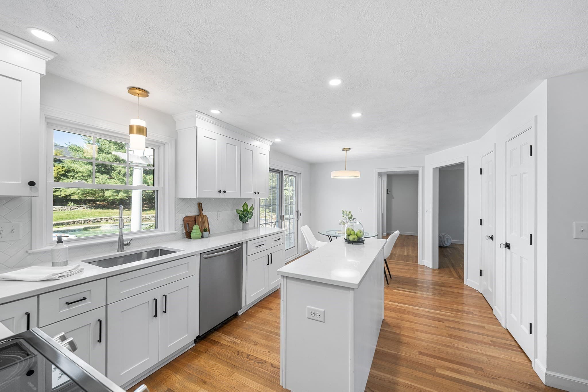 Single Family Residence at 8 Lantern Ln, Shrewsbury MA 01545, Shrewsbury, photo 3 of 37