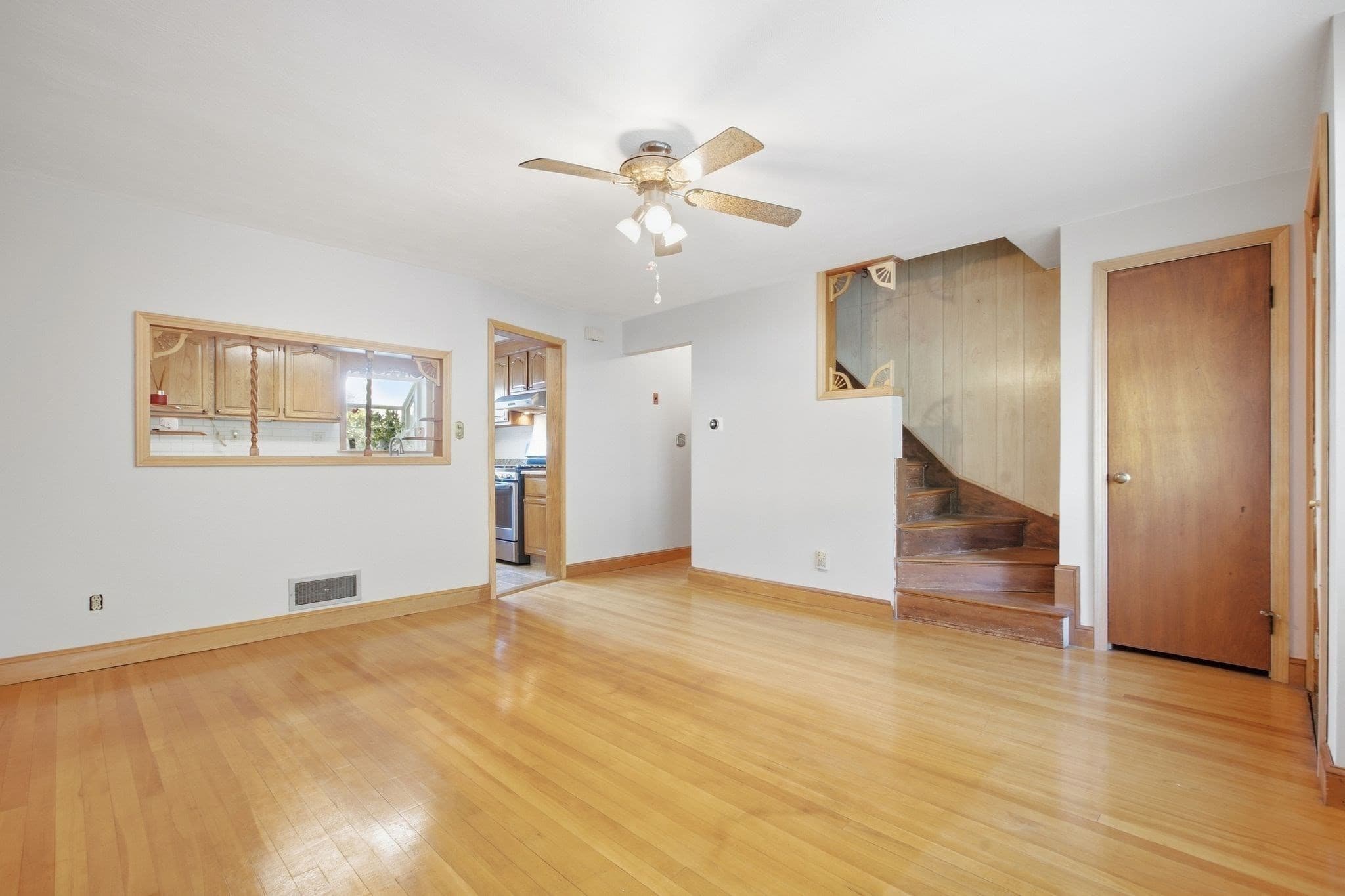 Single Family Residence at 1259 Shawsheen St, Tewksbury MA 01876, Tewksbury, photo 7 of 42