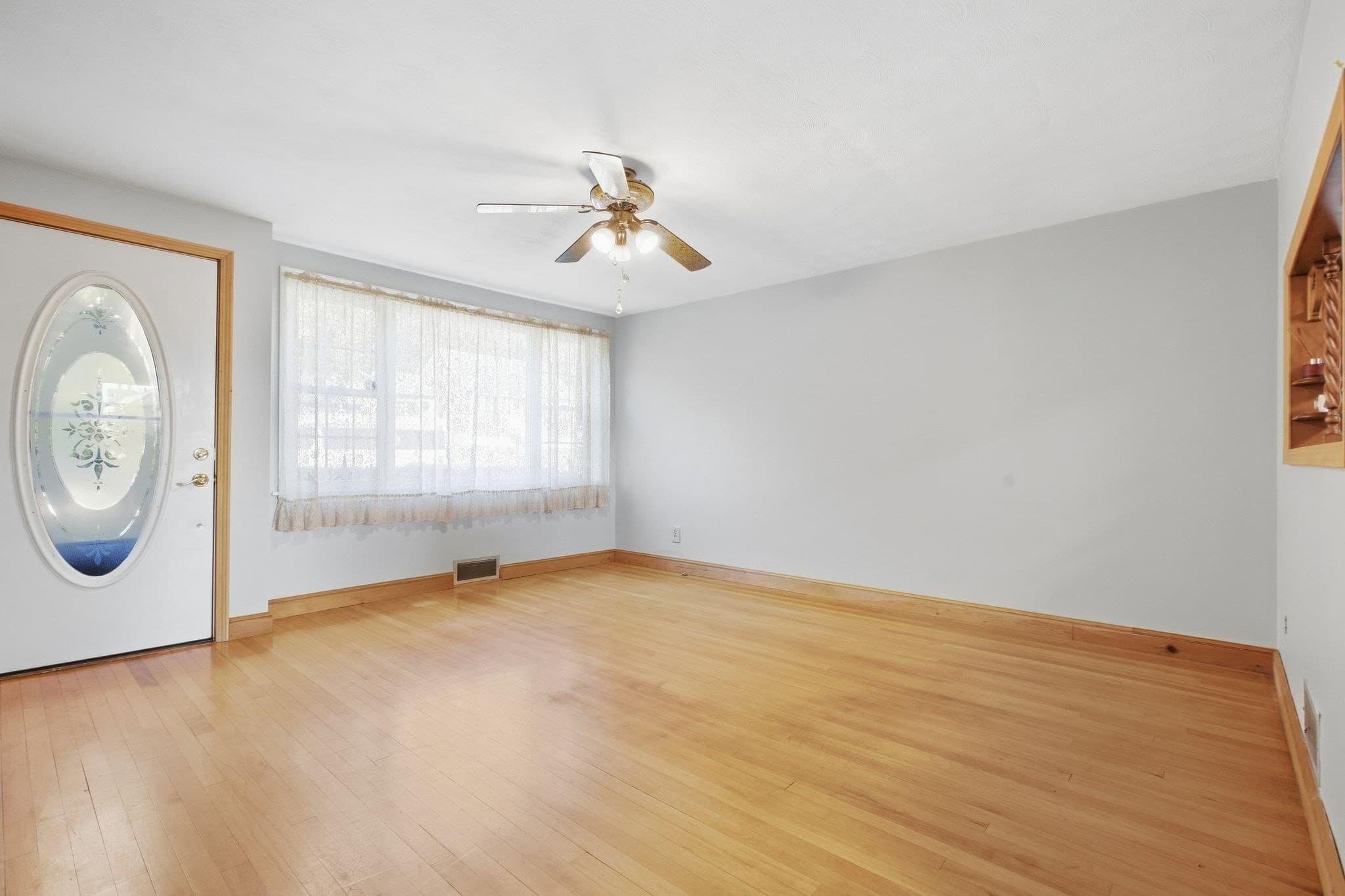 Single Family Residence at 1259 Shawsheen St, Tewksbury MA 01876, Tewksbury, photo 5 of 42