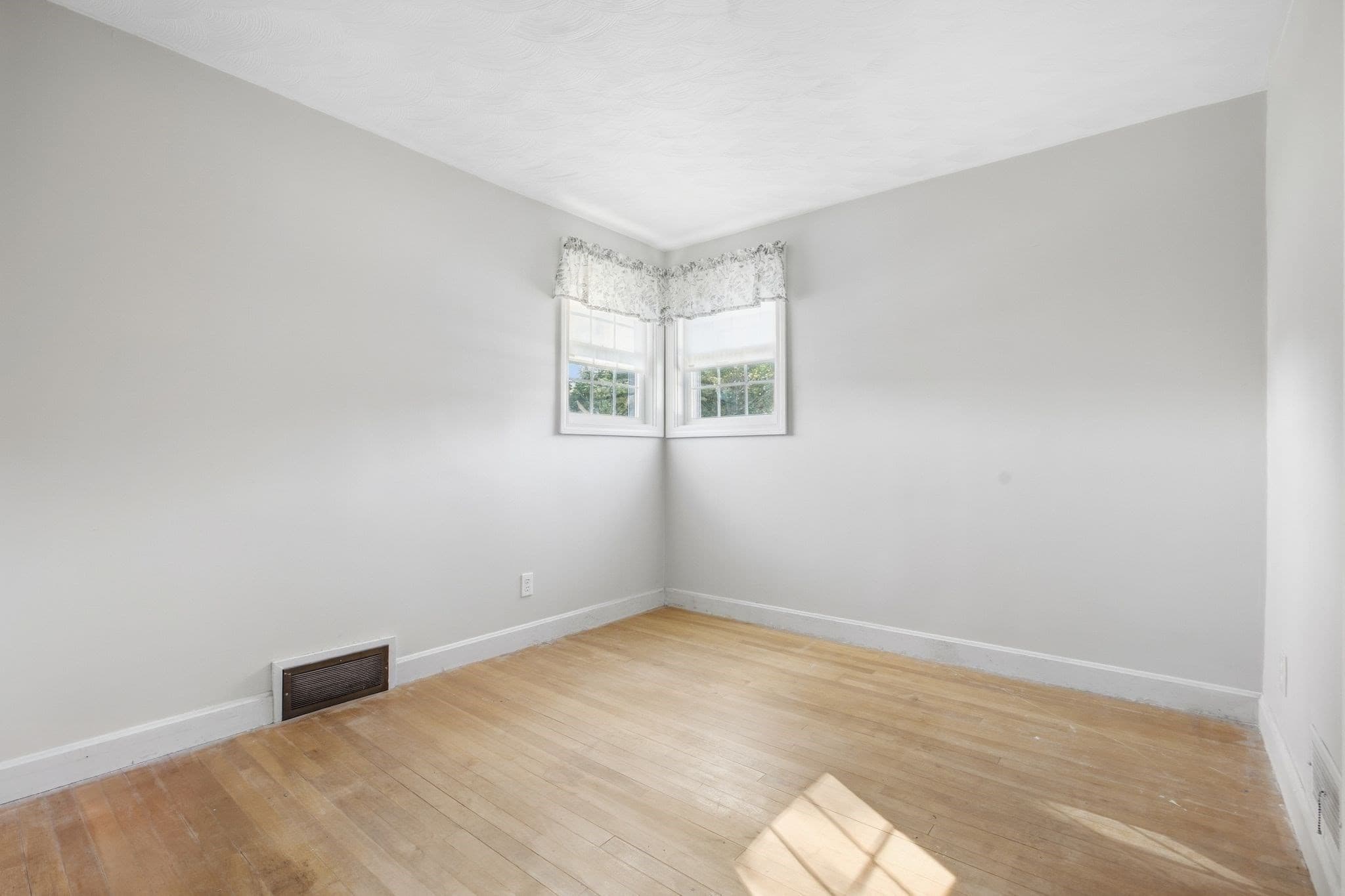 Single Family Residence at 1259 Shawsheen St, Tewksbury MA 01876, Tewksbury, photo 20 of 42