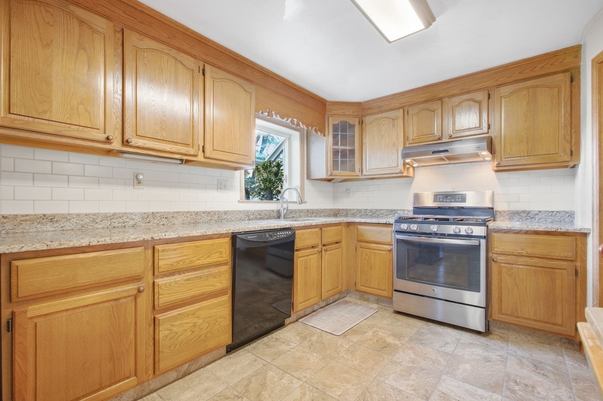 Single Family Residence at 1259 Shawsheen St, Tewksbury MA 01876, Tewksbury, photo 10 of 42