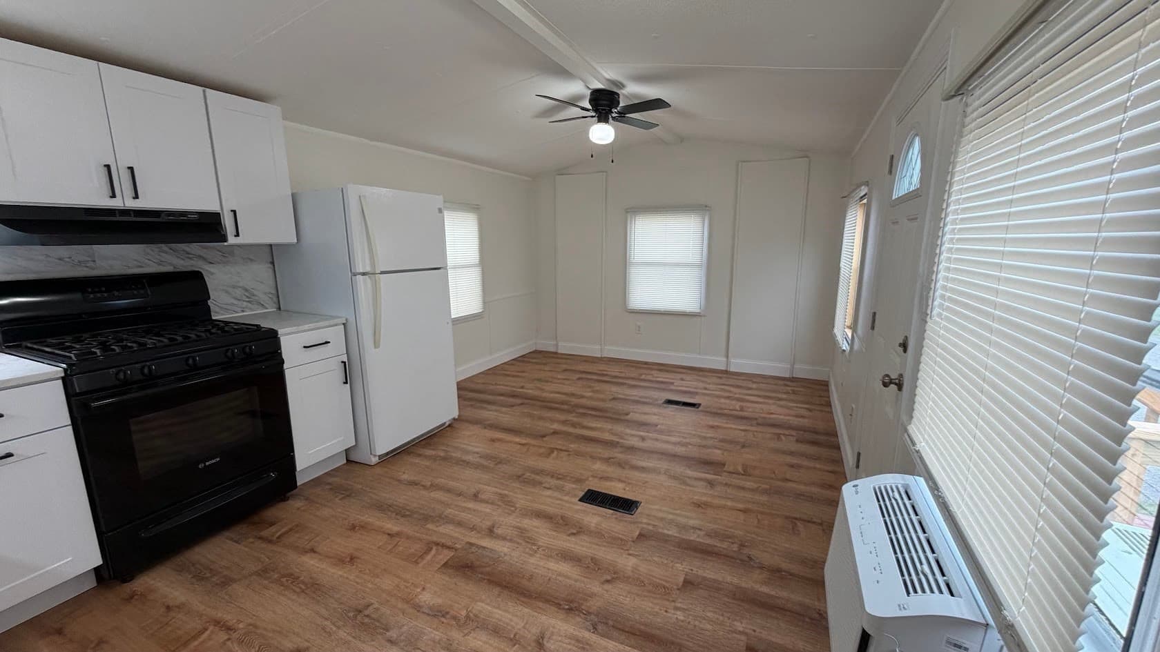 Mobile Home at 557 Southwest Cutoff # 117, Worcester MA 01607, Worcester, photo 5 of 10