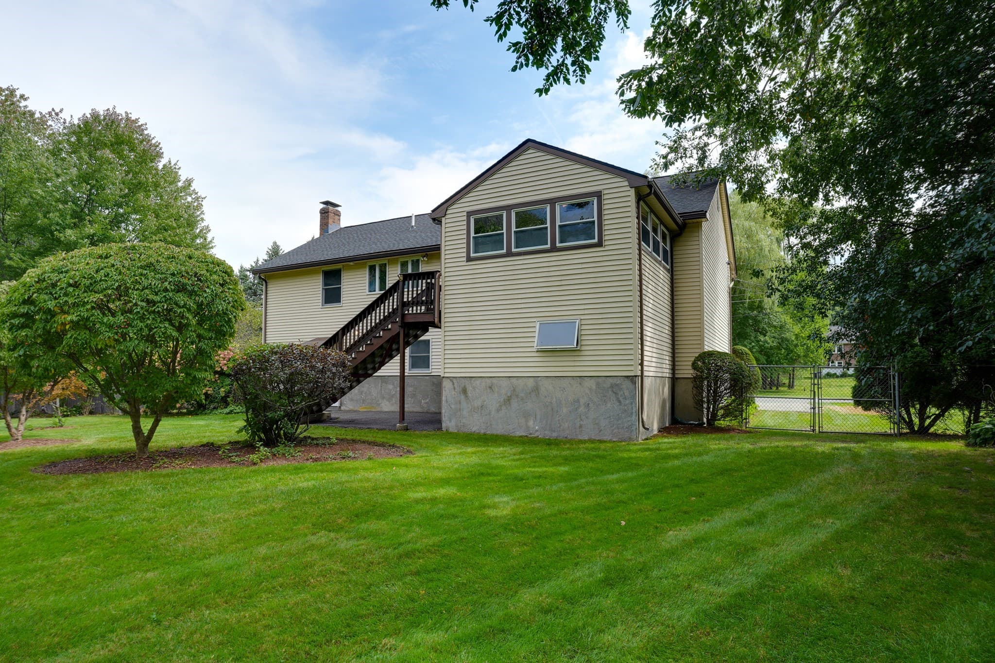 Single Family Residence at 14 Fred St, Burlington MA 01803, Burlington, photo 4 of 36