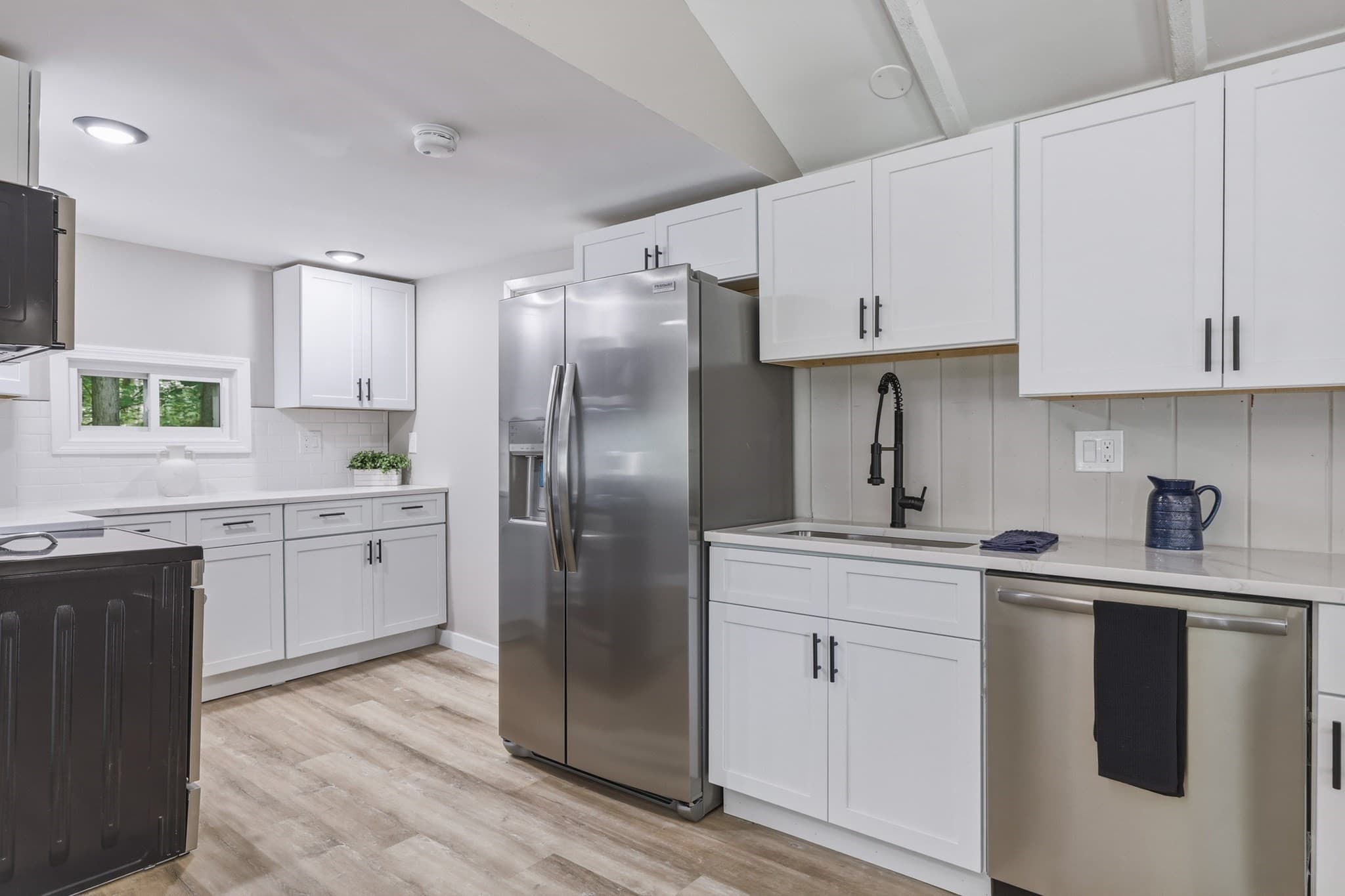 22 Knollwood Rd, Brimfield MA 01010