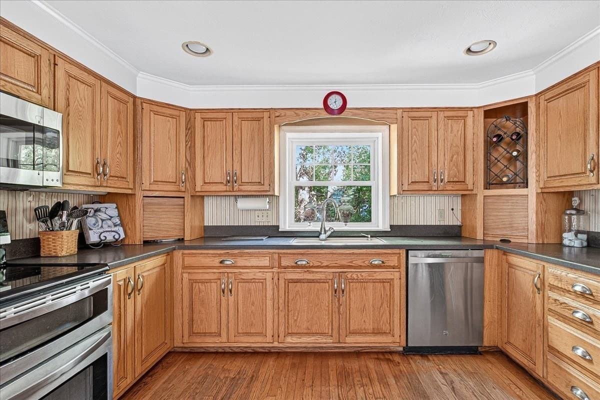Single Family Residence at 20 Tara Dr, Pembroke MA 02359, photo 12 of 40