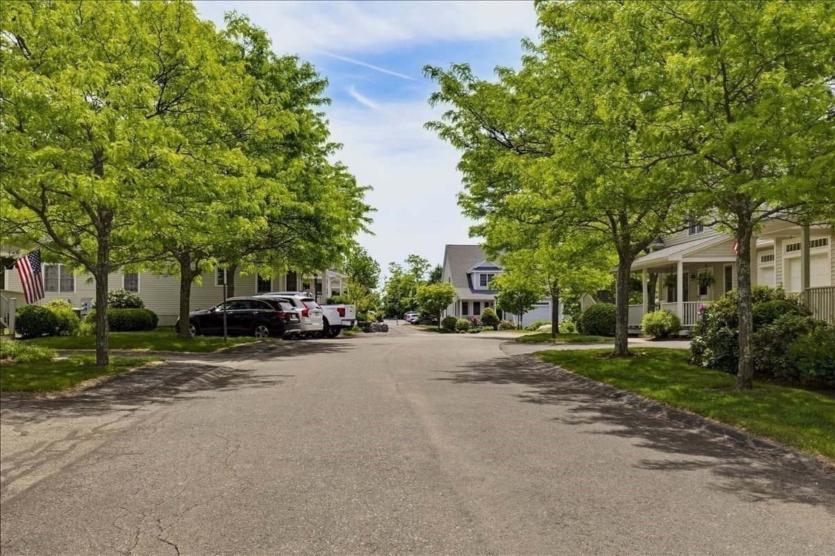 Condominium at 10 Charnstaff Lane # 202, Billerica MA 01821, Billerica, photo 2 of 42